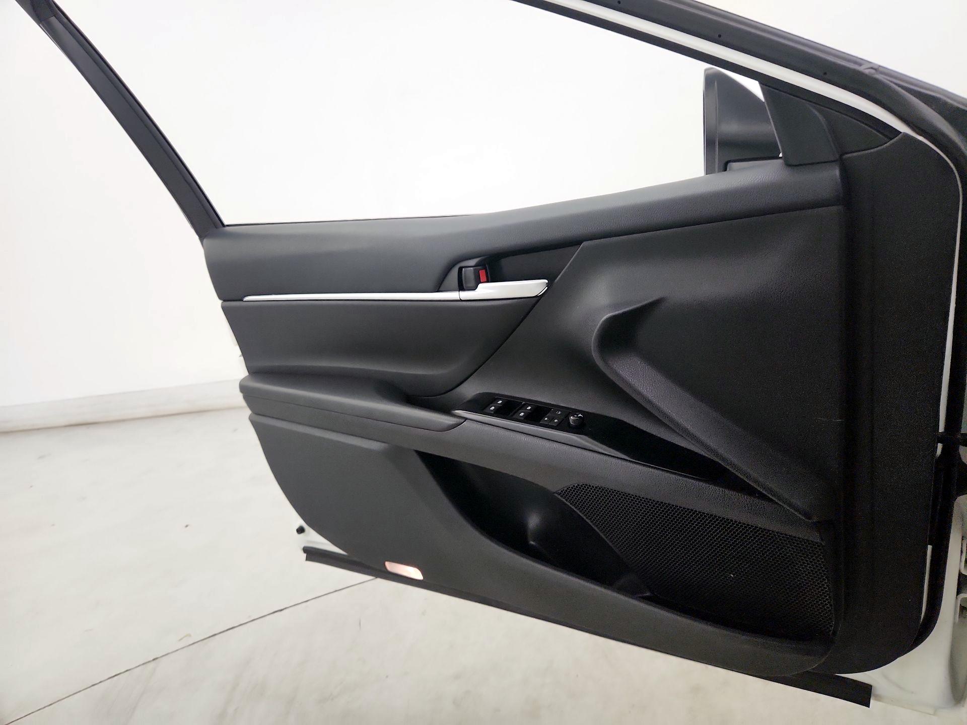 Thumbnail: 2018 Toyota Camry - 12