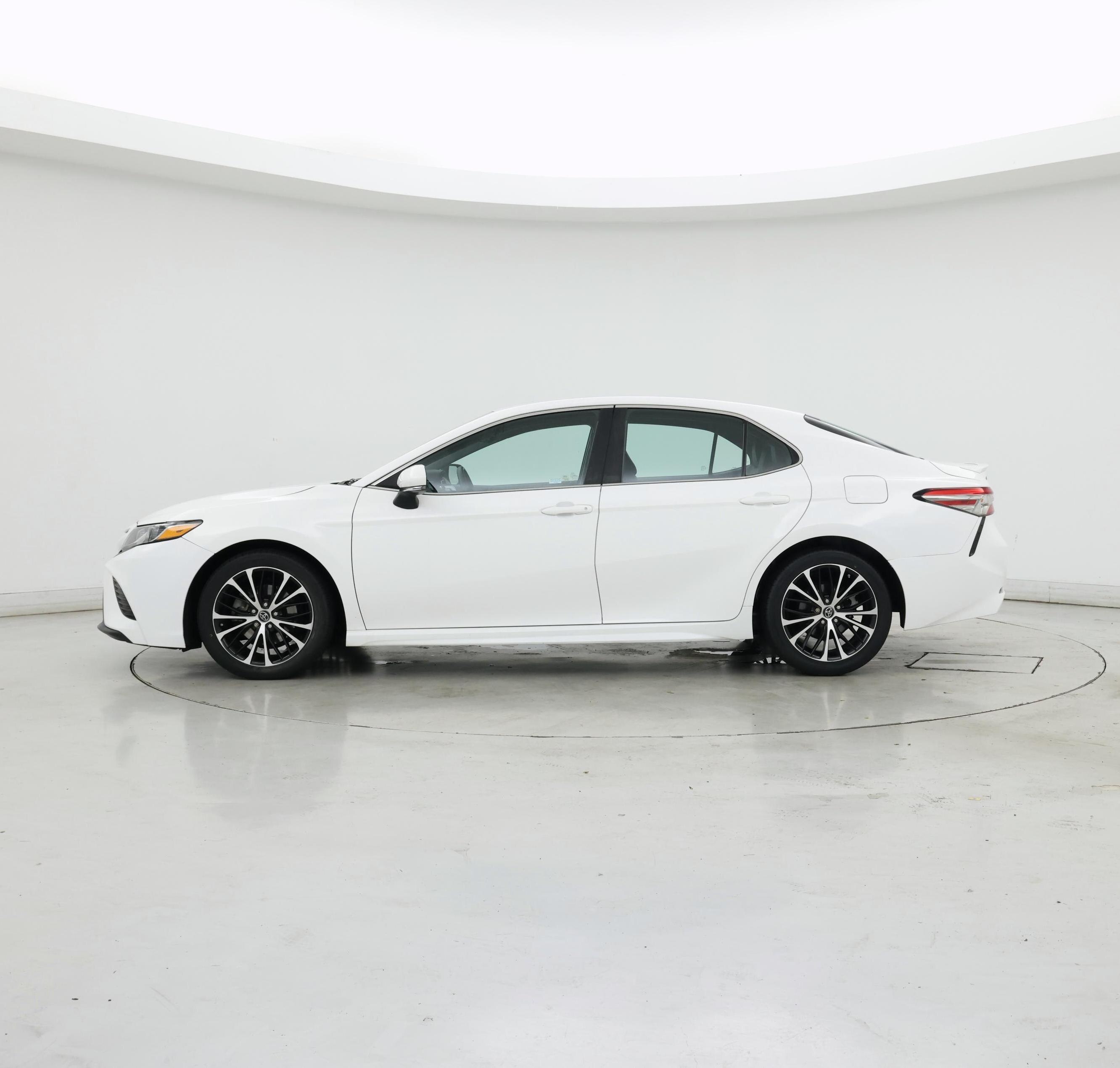 Thumbnail: 2018 Toyota Camry - 3