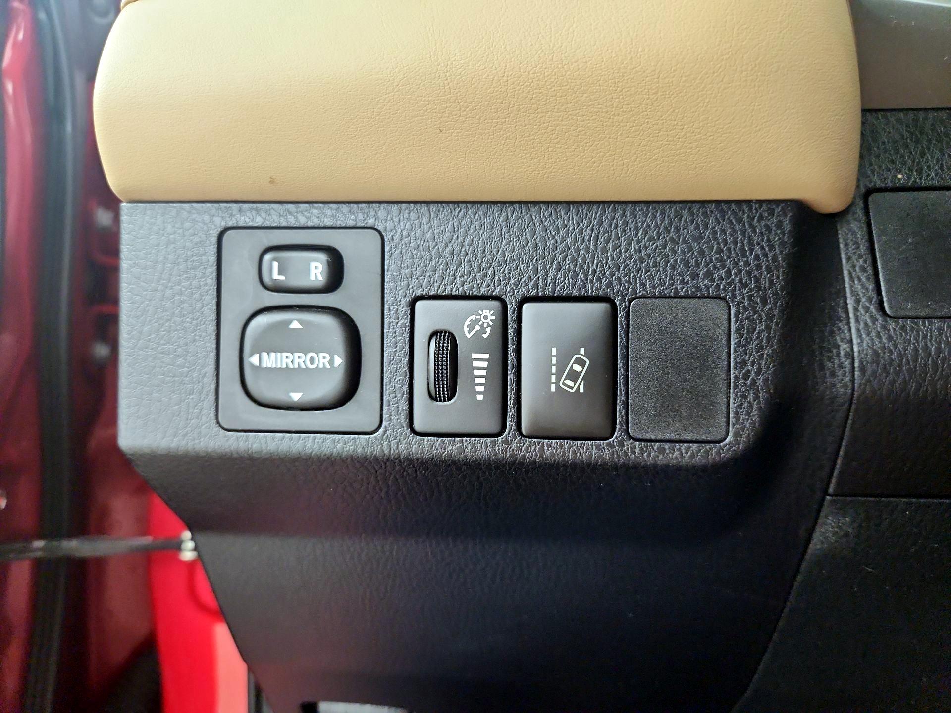 Thumbnail: 2016 Toyota RAV4 - 13