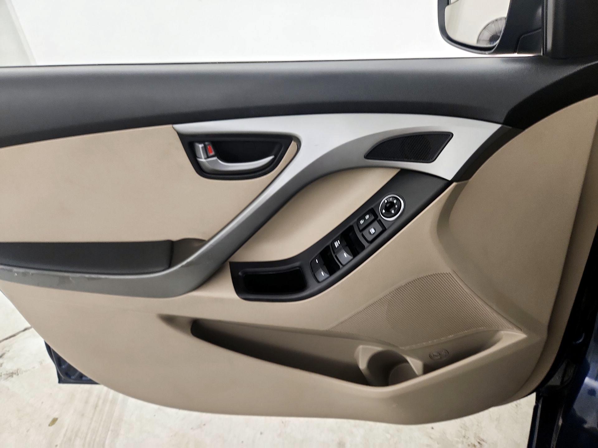 Thumbnail: 2015 Hyundai Elantra - 12