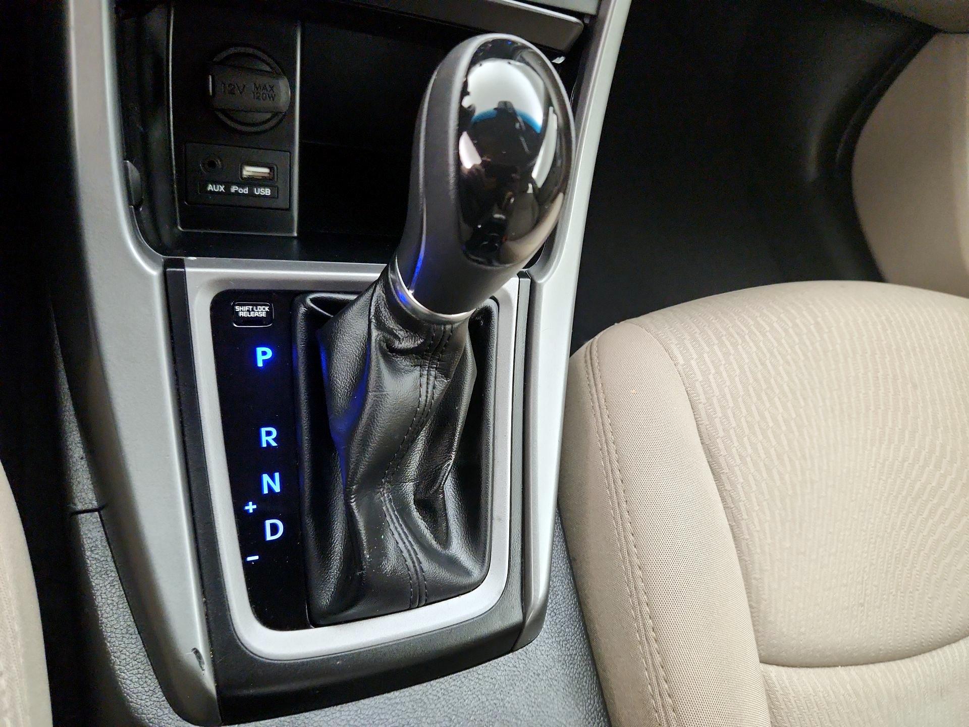 Thumbnail: 2015 Hyundai Elantra - 17