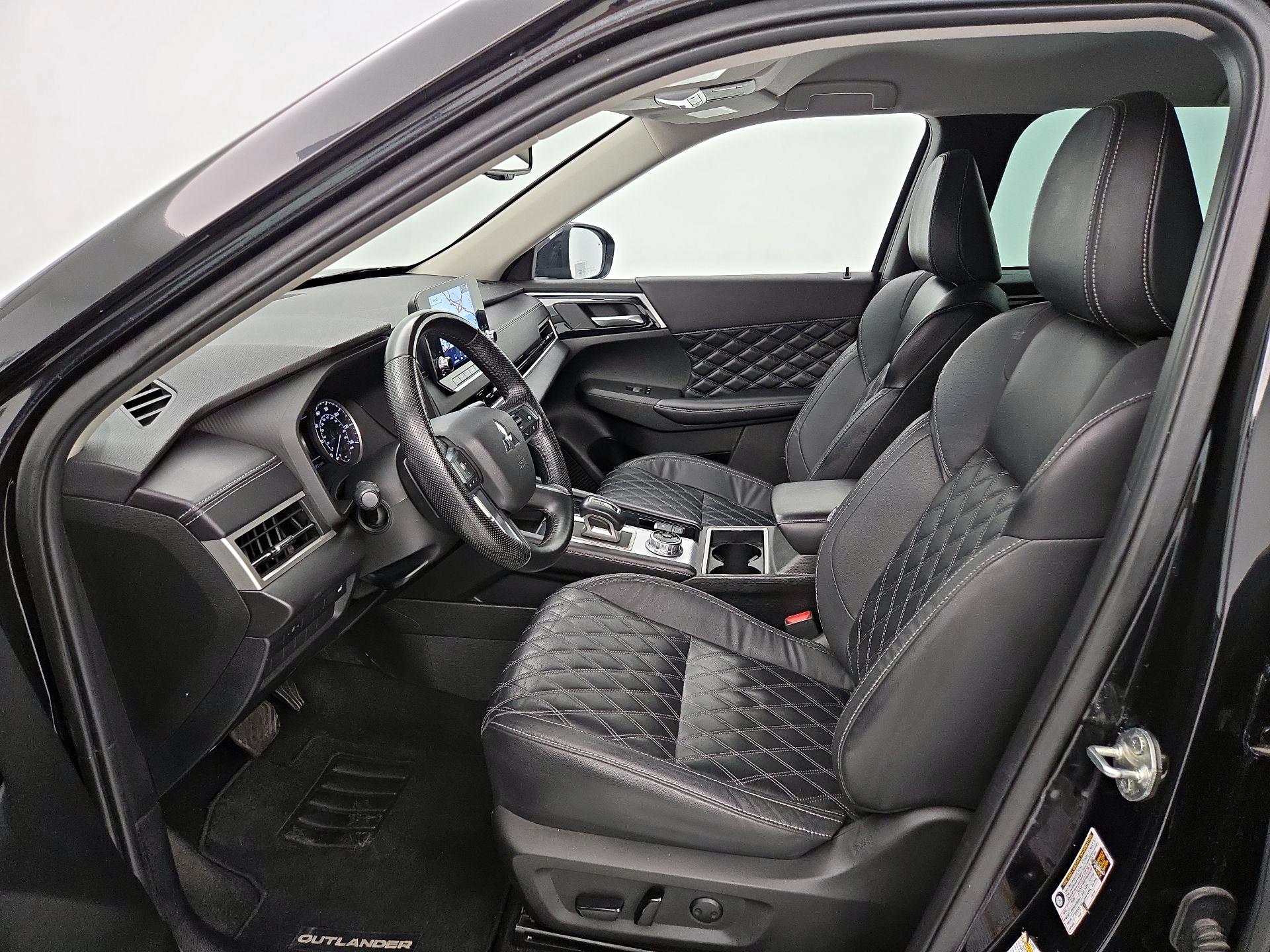Thumbnail: 2022 Mitsubishi Outlander - 11