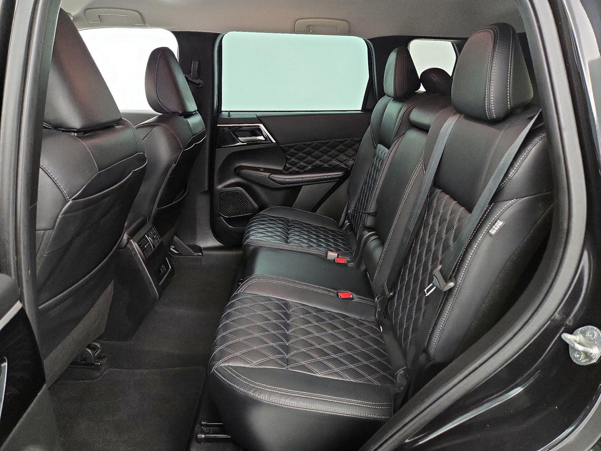 Thumbnail: 2022 Mitsubishi Outlander - 20