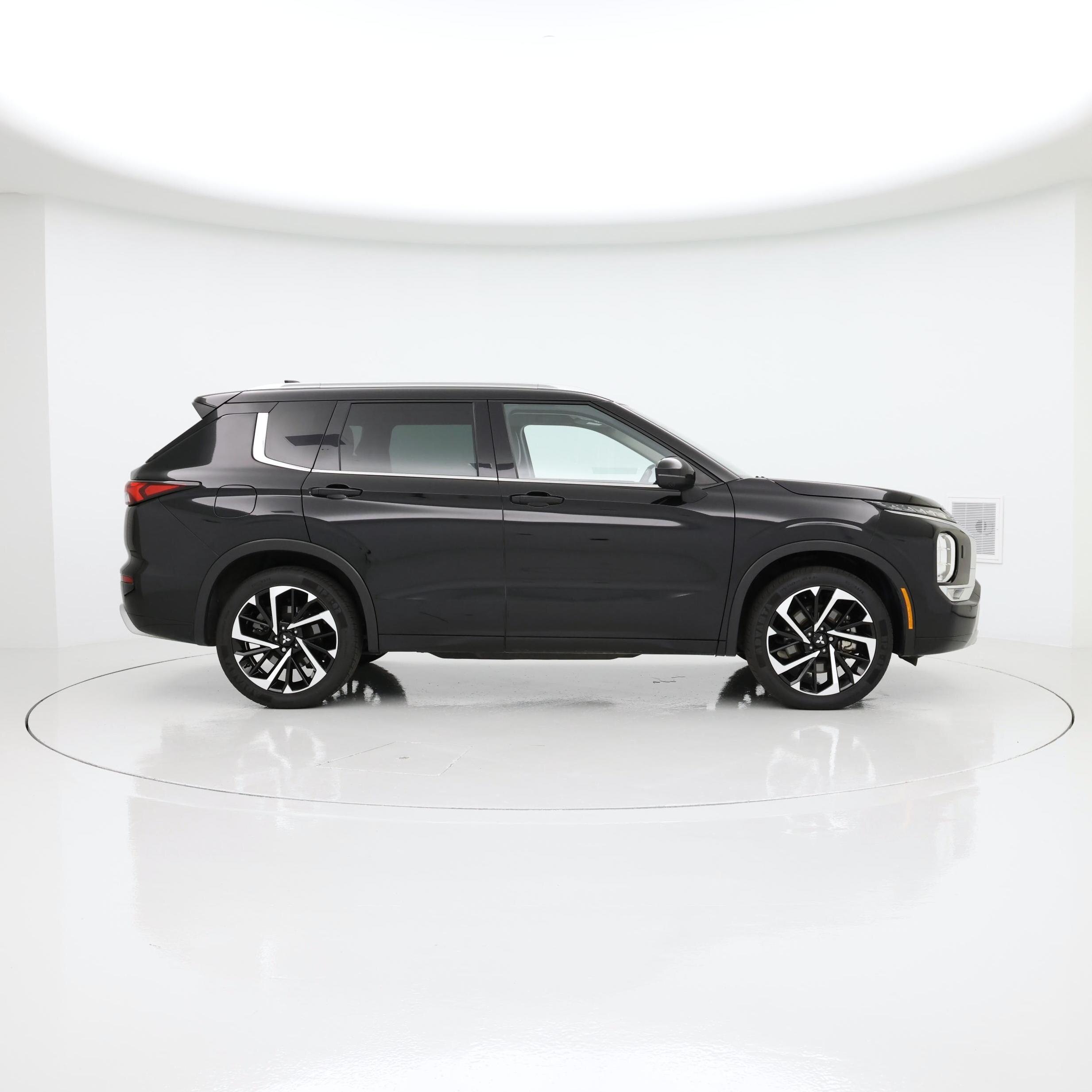 Thumbnail: 2022 Mitsubishi Outlander - 7