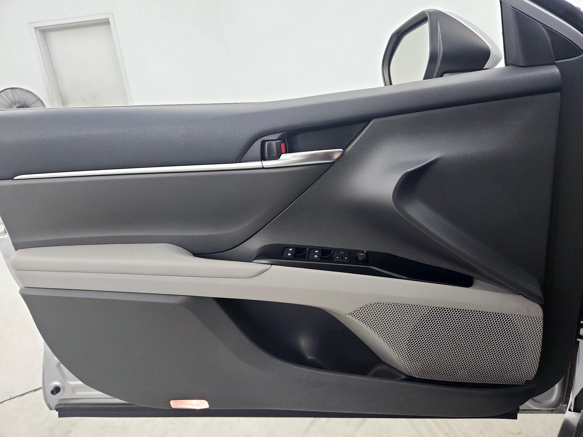 Thumbnail: 2019 Toyota Camry - 12