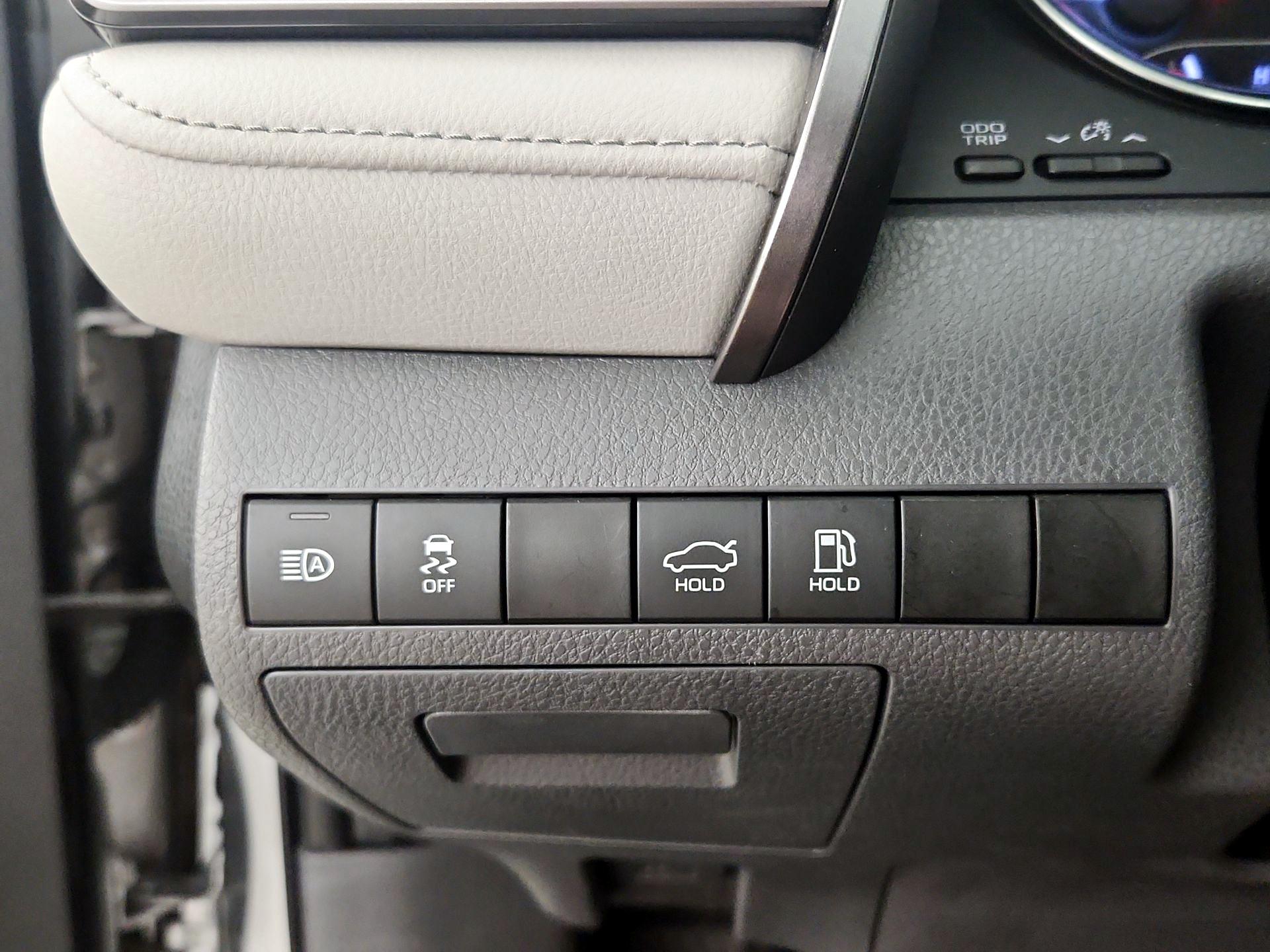 Thumbnail: 2019 Toyota Camry - 13