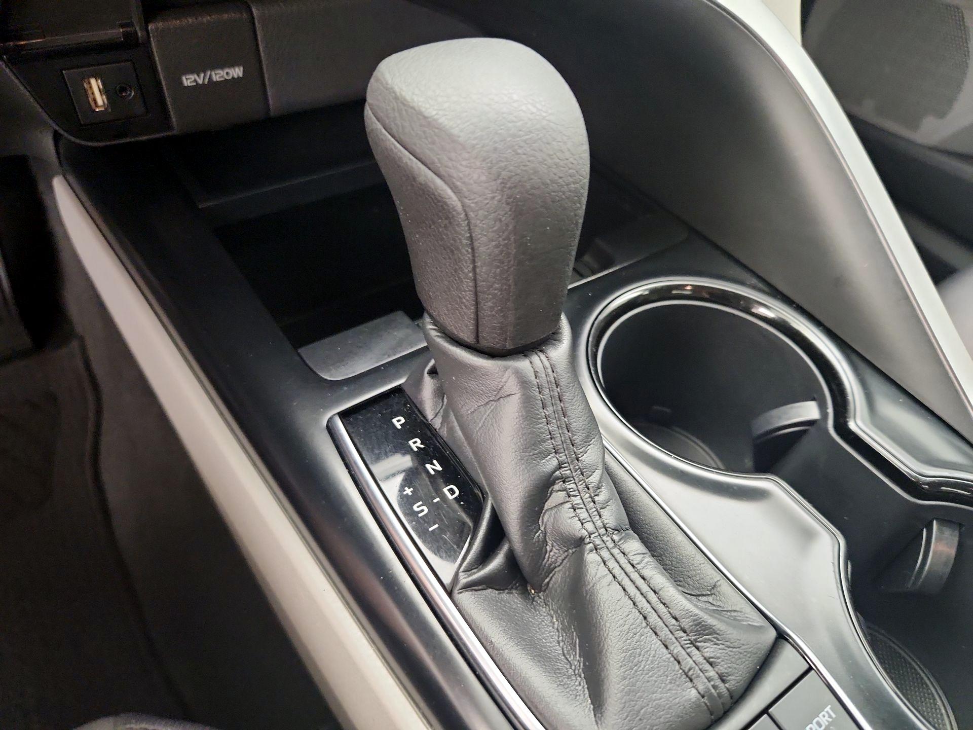 Thumbnail: 2019 Toyota Camry - 17