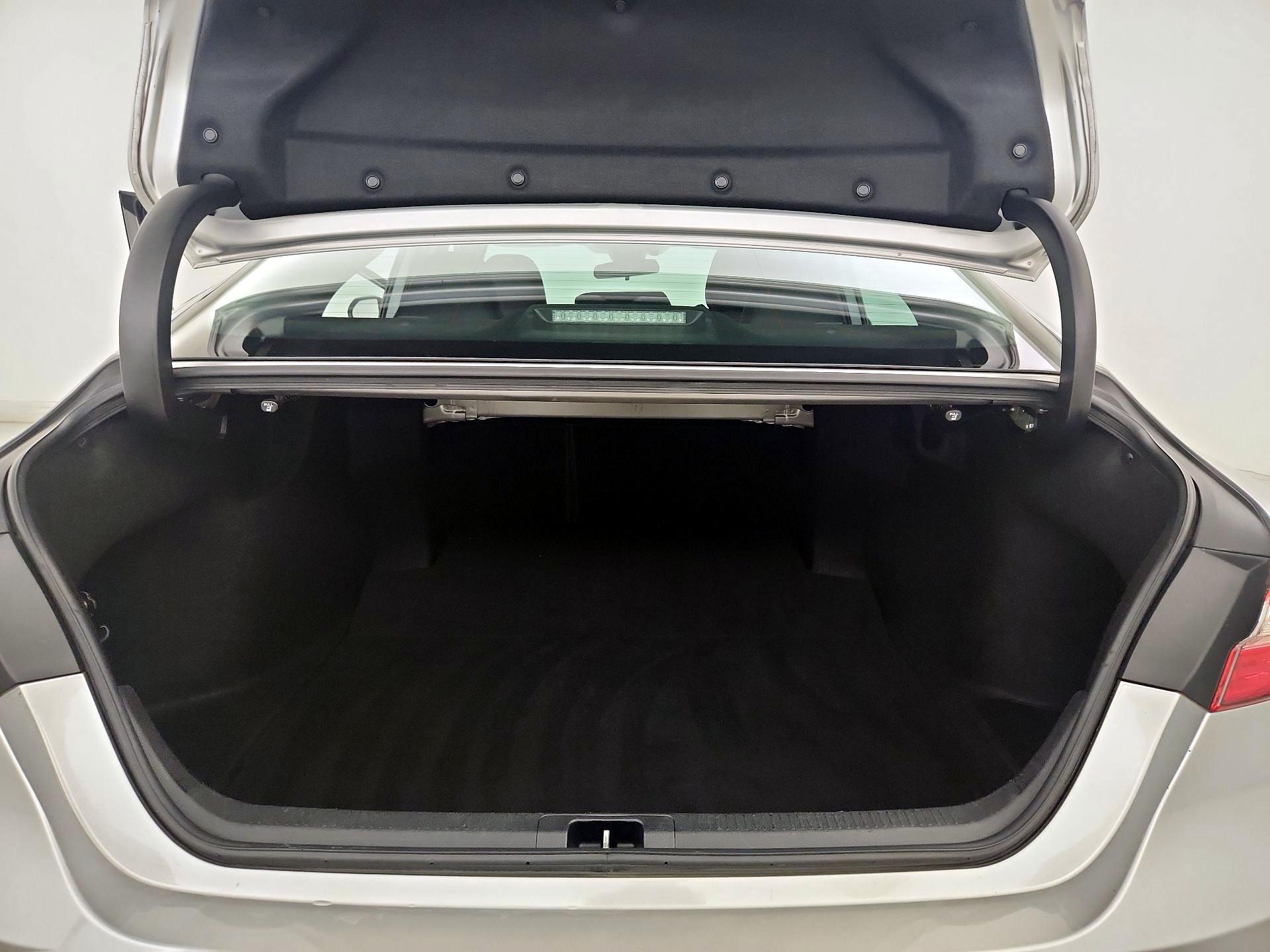 Thumbnail: 2019 Toyota Camry - 20