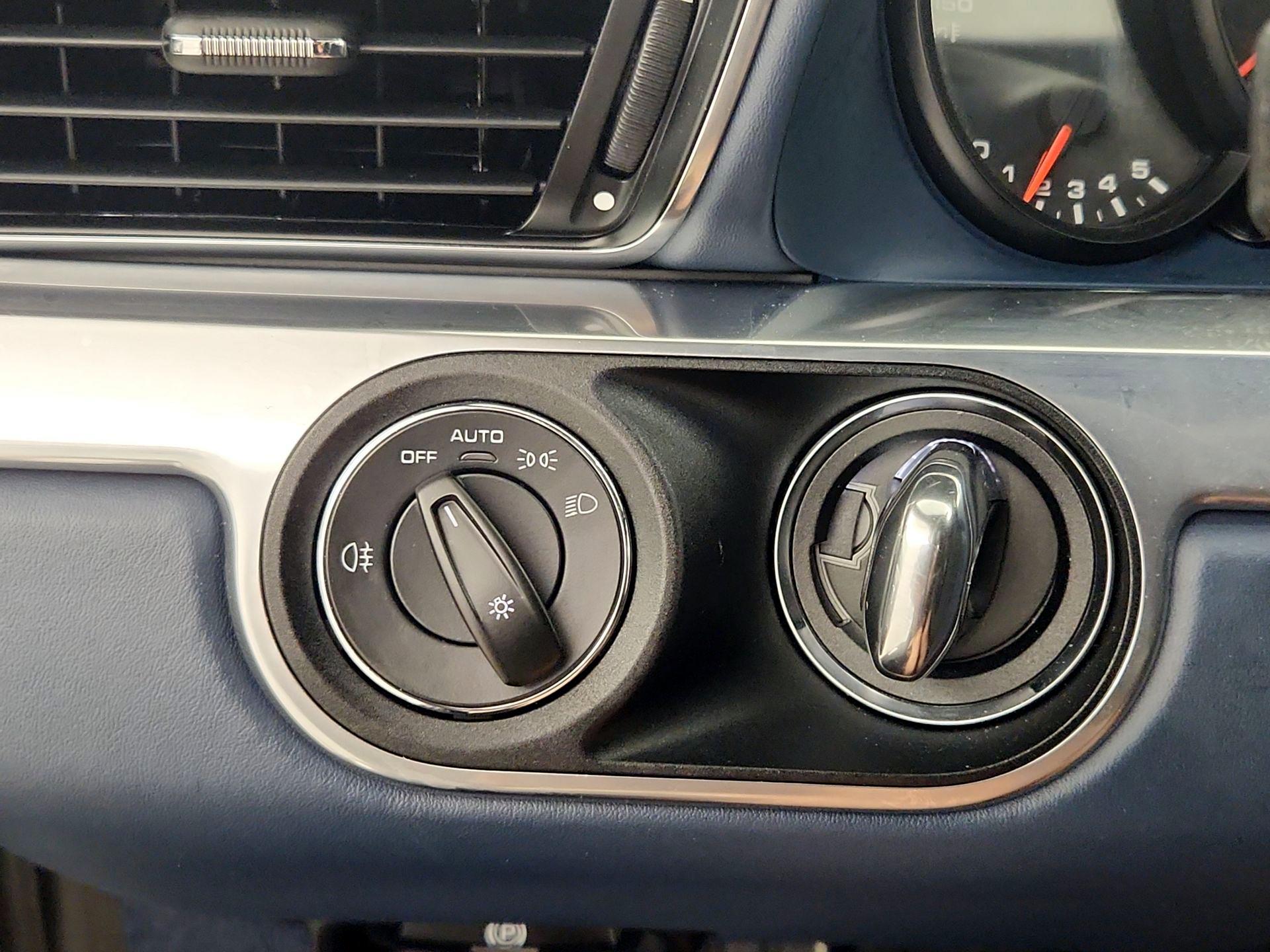 Thumbnail: 2014 Porsche 911 - 13