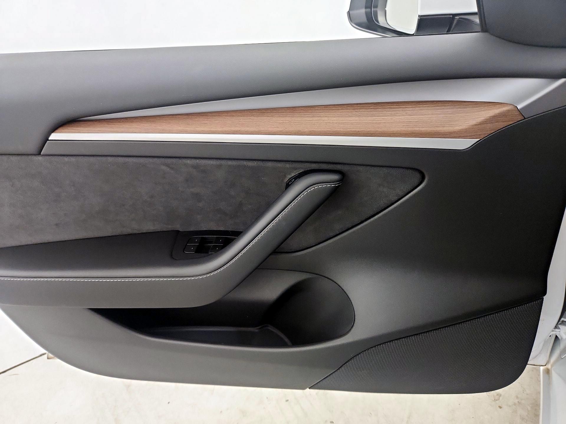 Thumbnail: 2022 Tesla Model 3 - 12