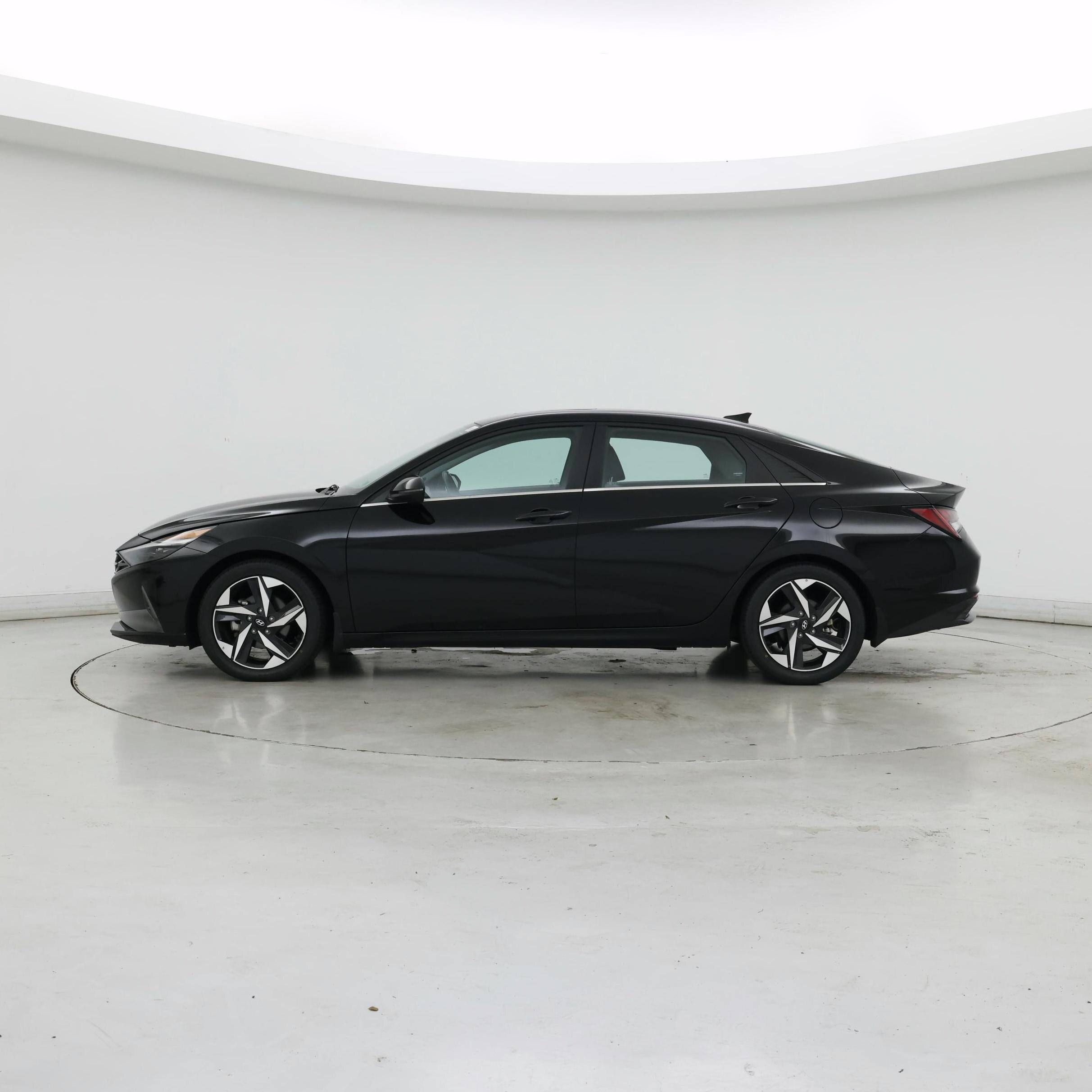 Thumbnail: 2022 Hyundai Elantra - 3