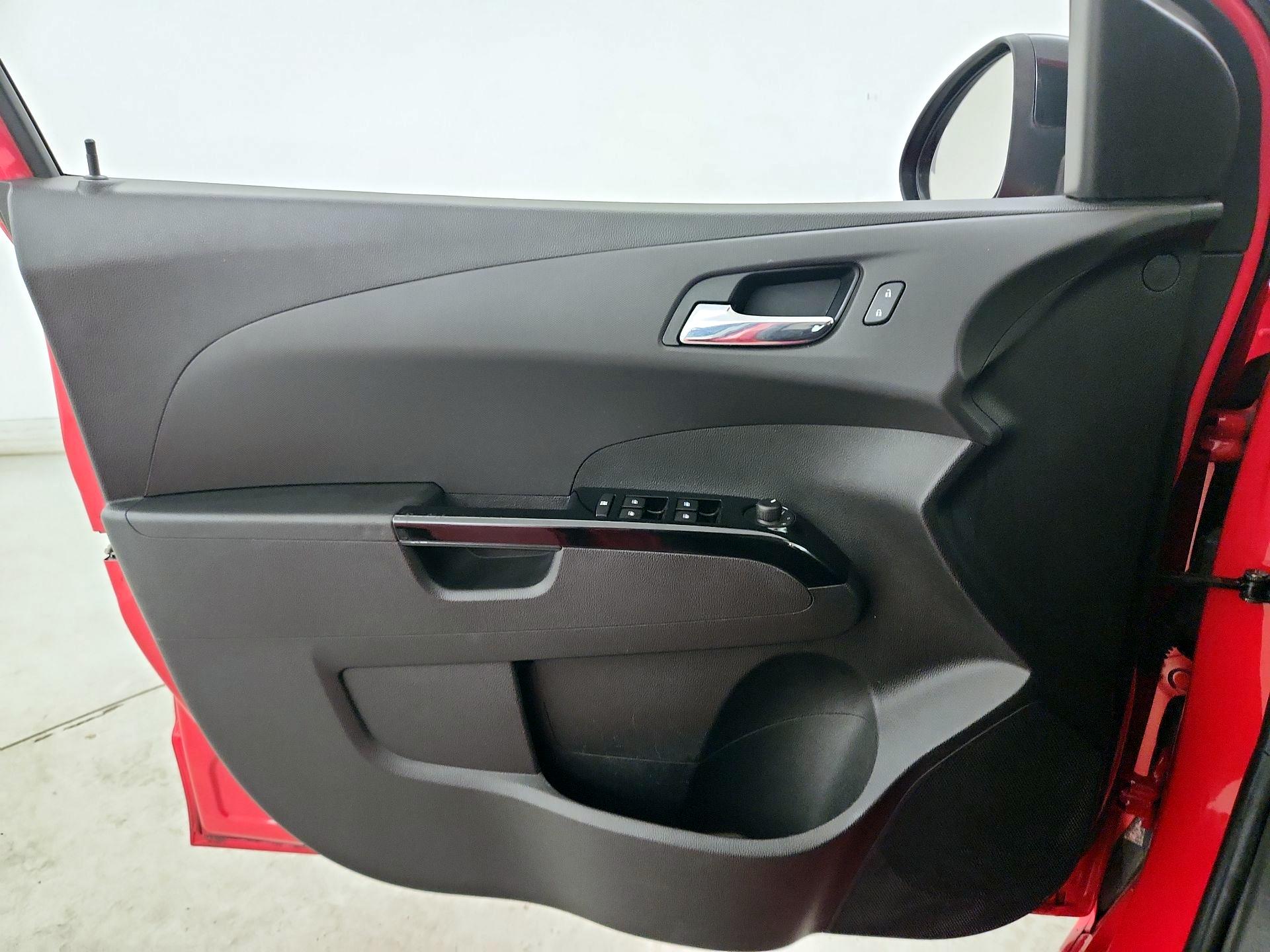 Thumbnail: 2014 Chevrolet Sonic - 12