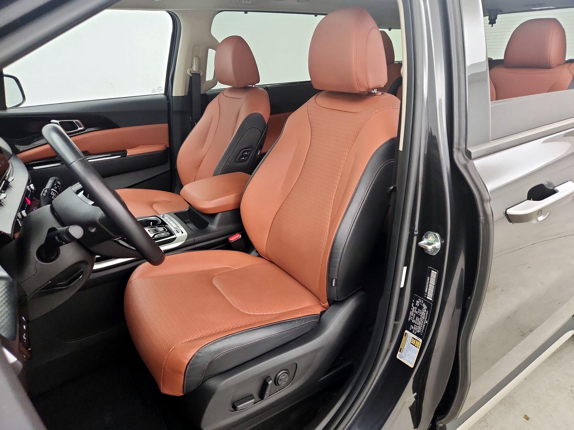 Thumbnail: 2023 Kia Carnival - 11