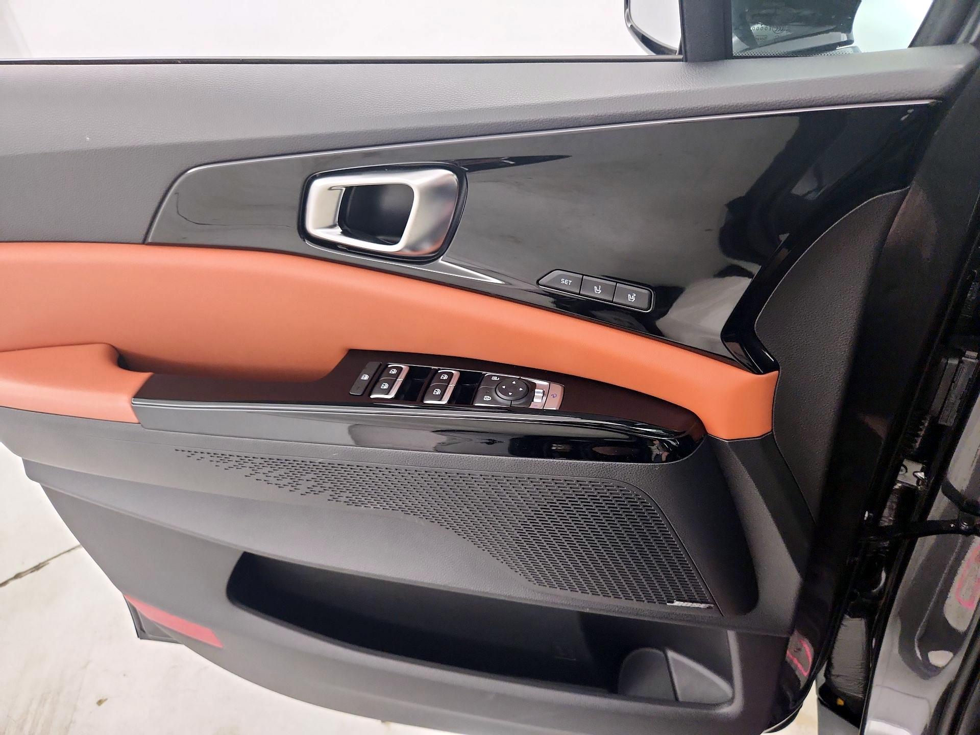 Thumbnail: 2023 Kia Carnival - 12