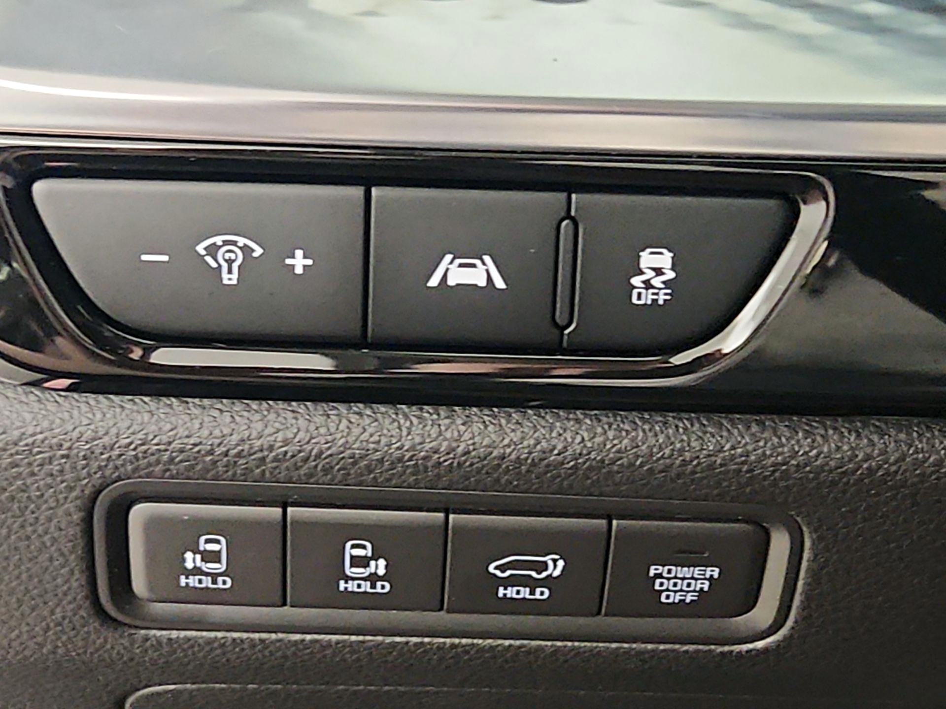 Thumbnail: 2023 Kia Carnival - 13