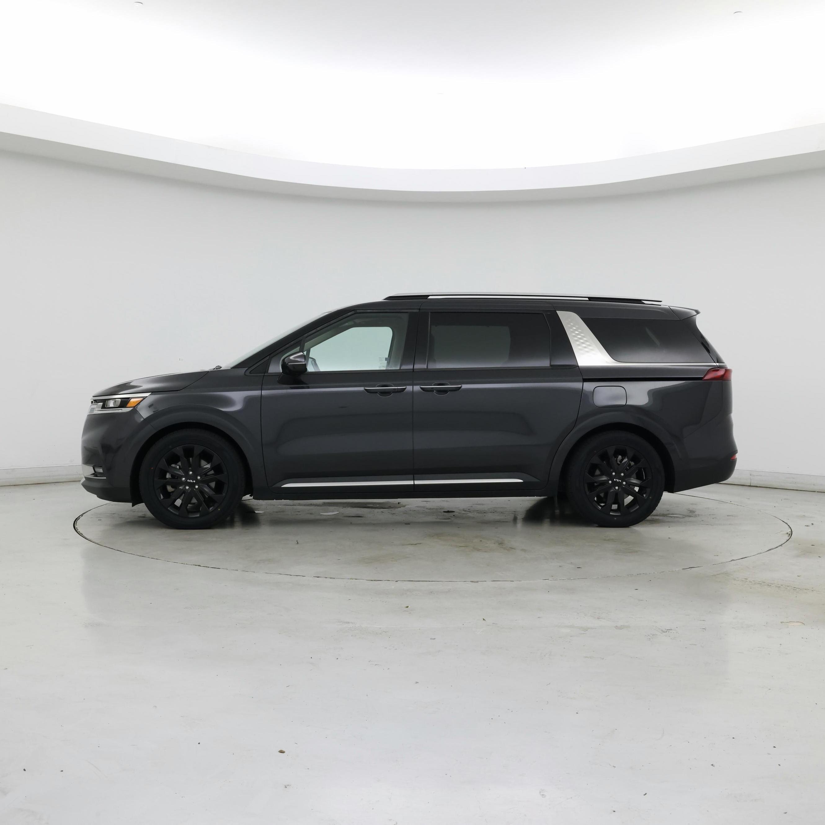 Thumbnail: 2023 Kia Carnival - 3