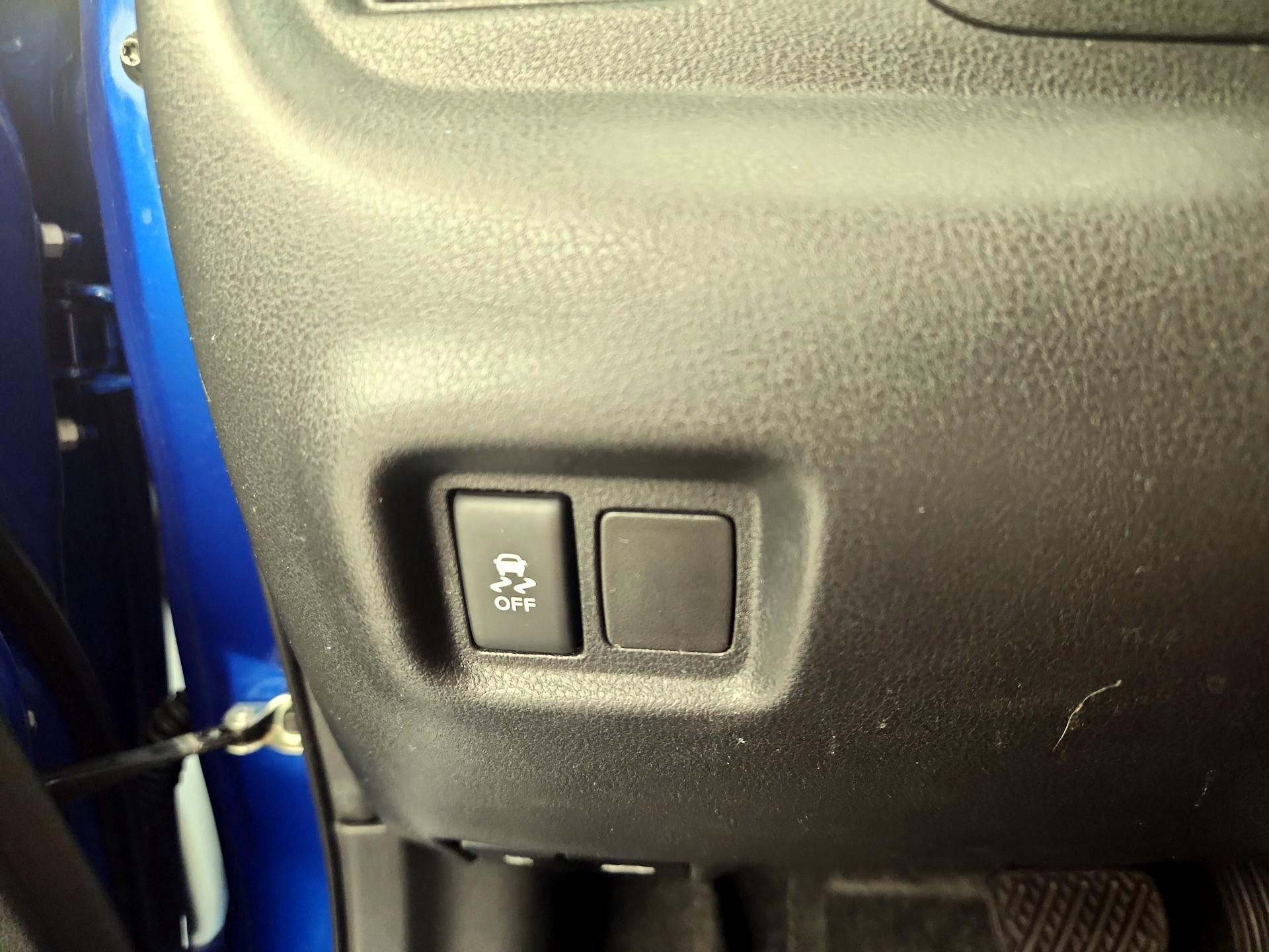 Thumbnail: 2015 Nissan Versa Note - 13