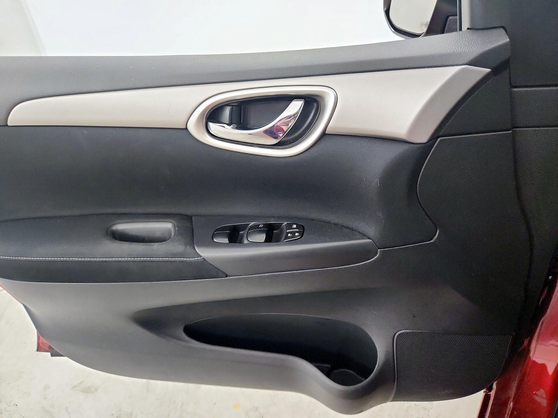 Thumbnail: 2015 Nissan Sentra - 12
