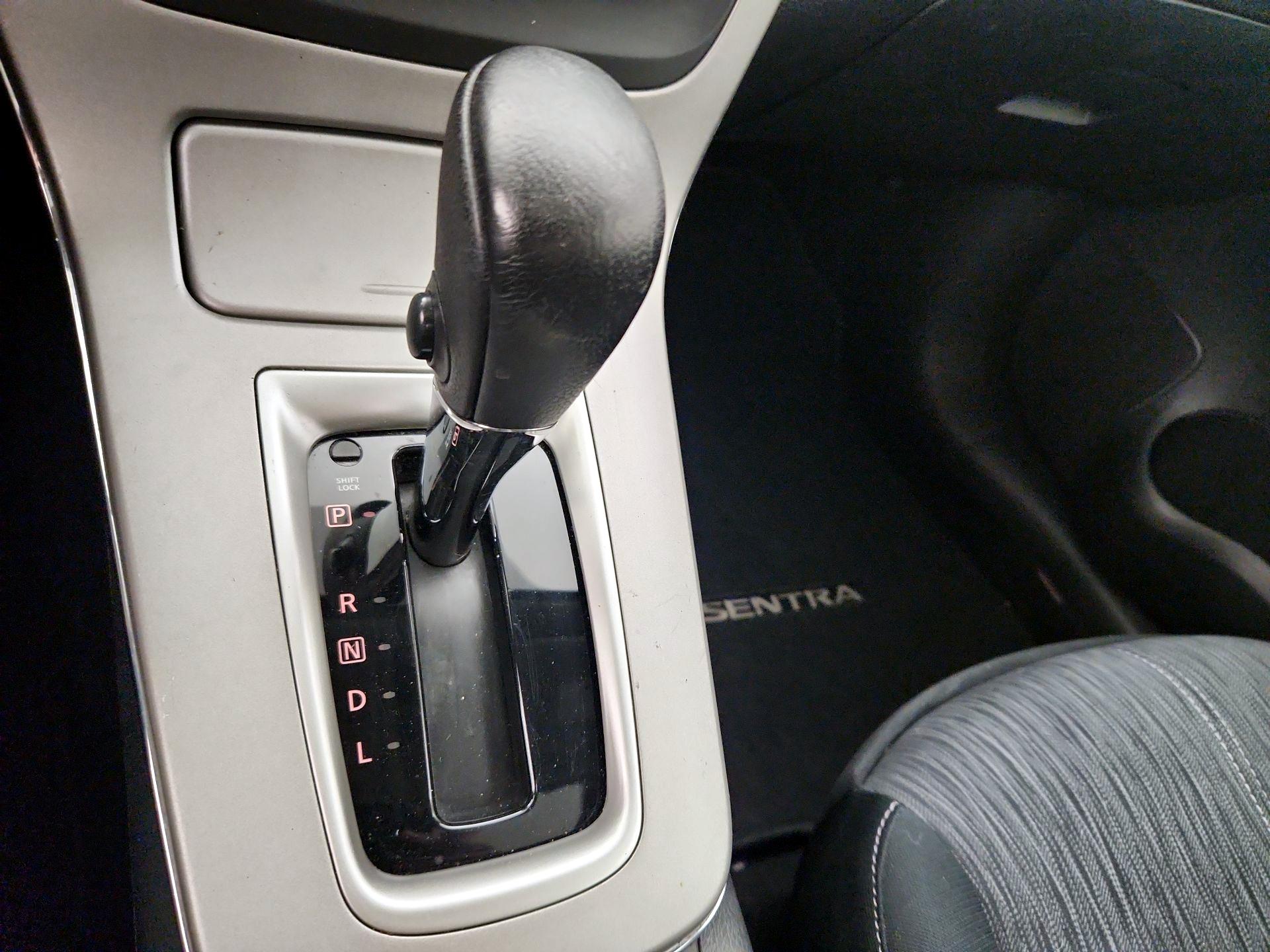 Thumbnail: 2015 Nissan Sentra - 17