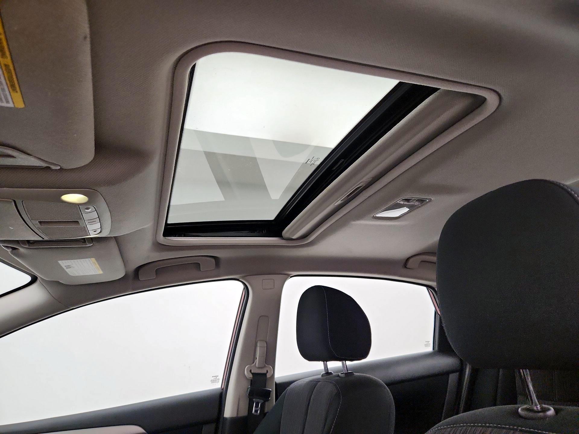 Thumbnail: 2015 Nissan Sentra - 19