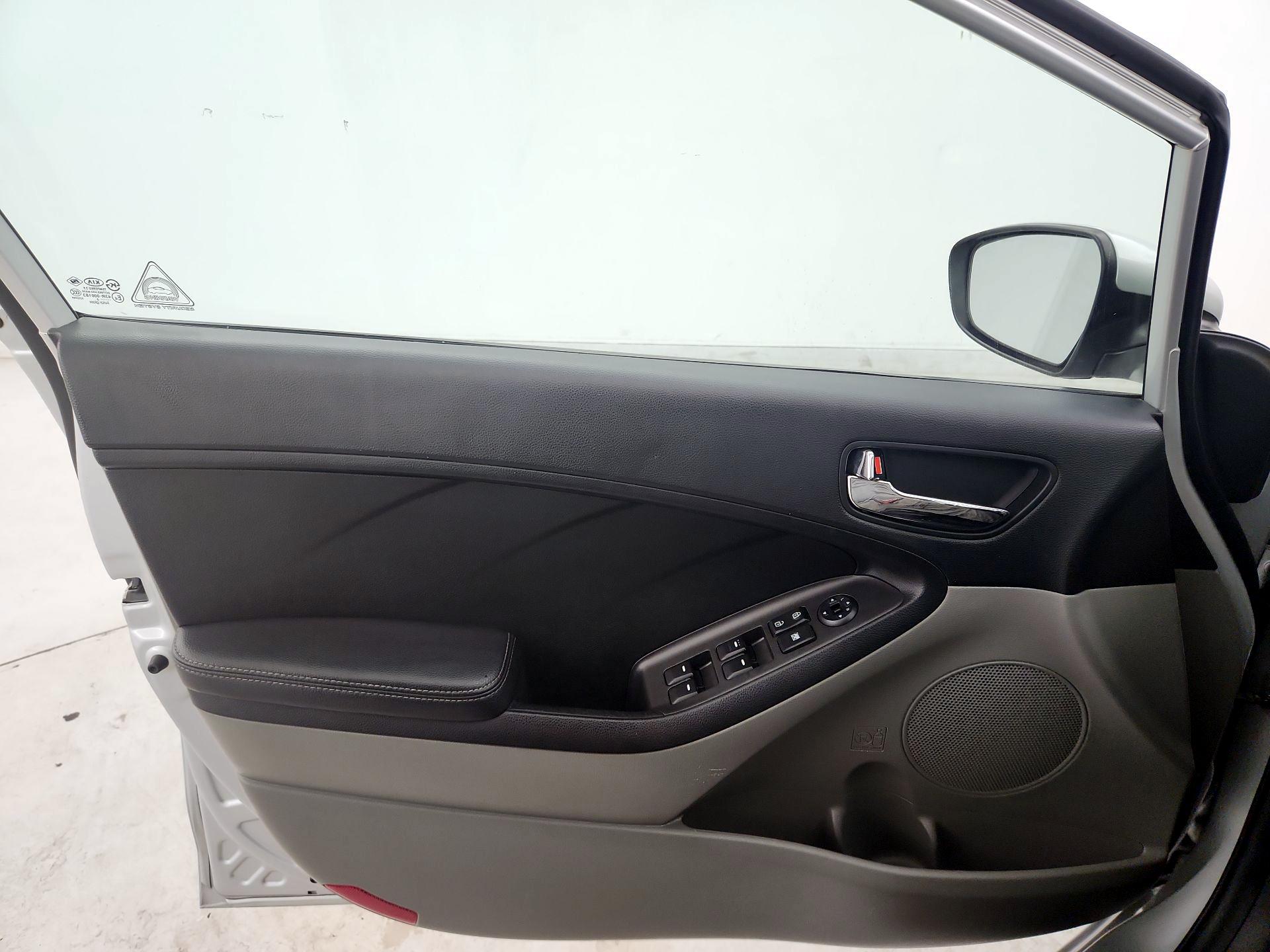 Thumbnail: 2016 Kia Forte - 12