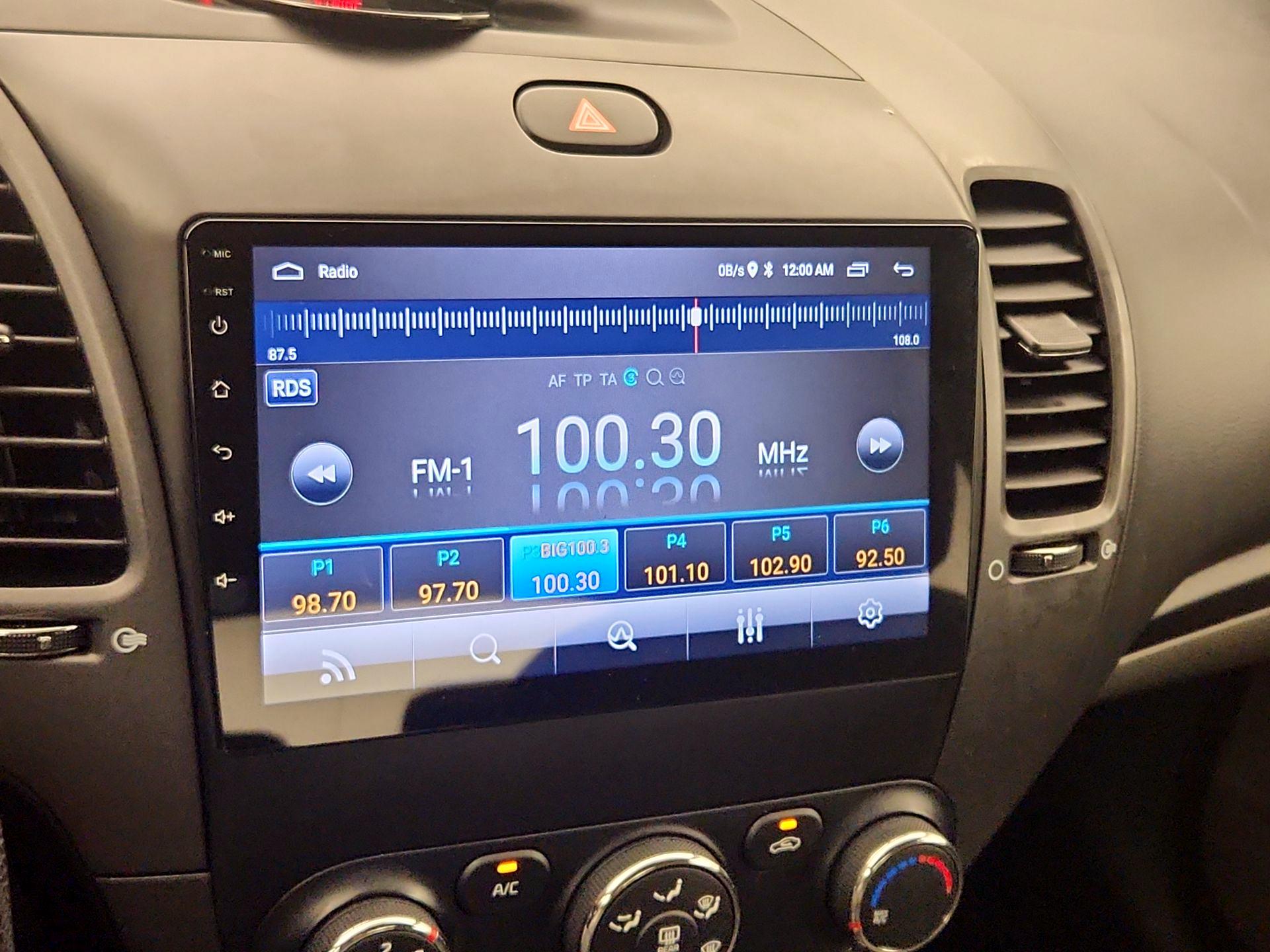Thumbnail: 2016 Kia Forte - 16