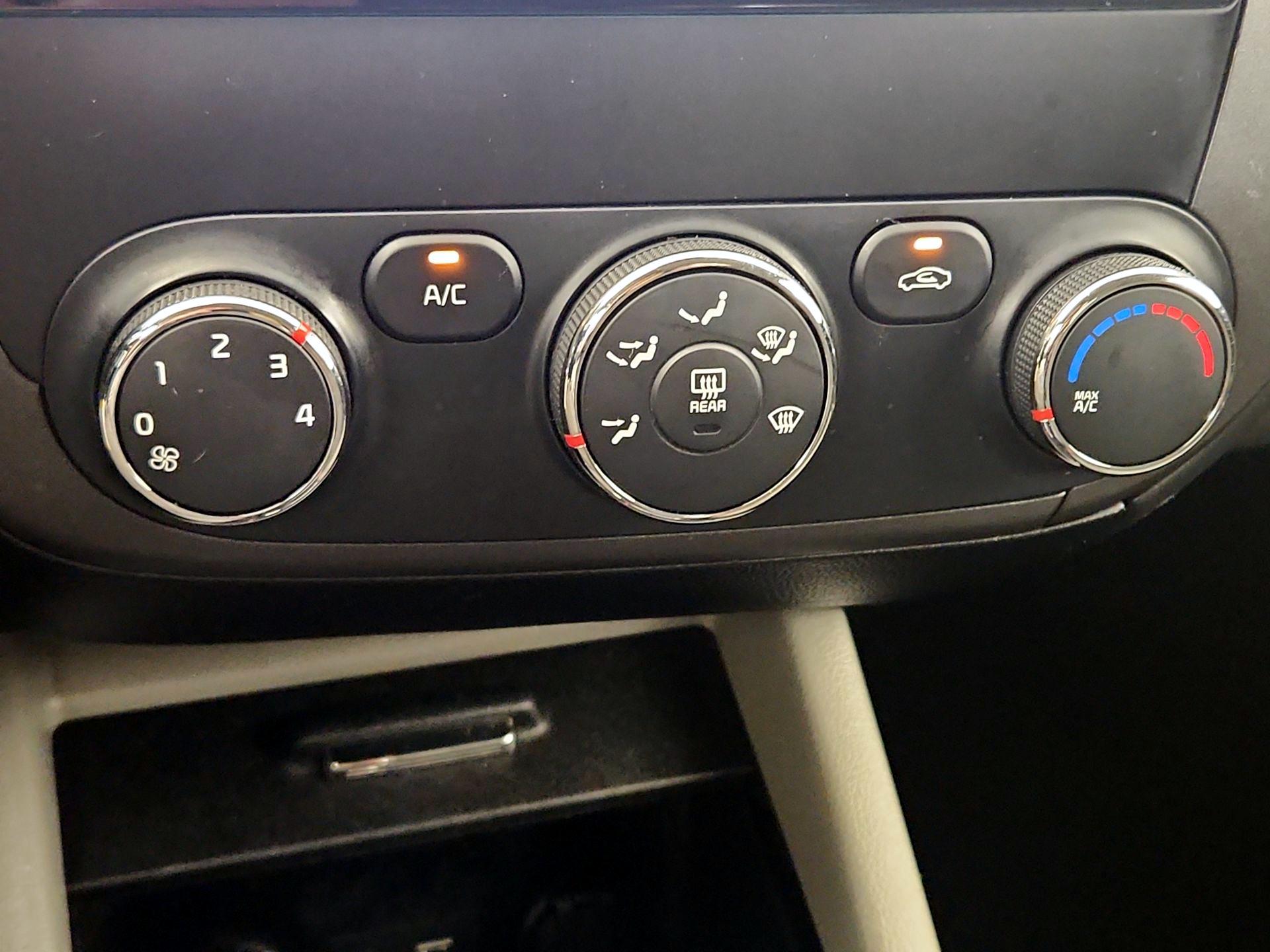 Thumbnail: 2016 Kia Forte - 17