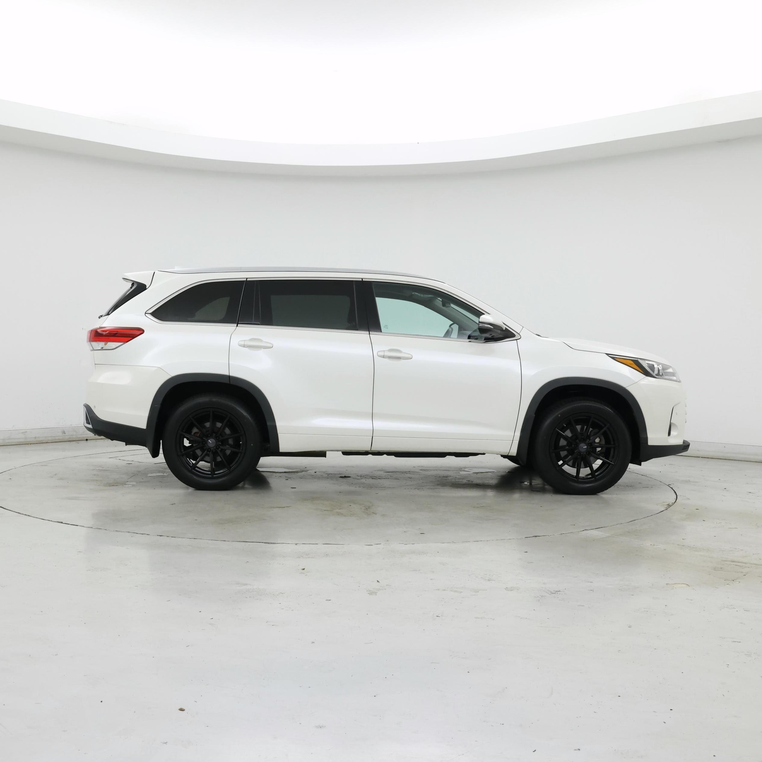 Thumbnail: 2018 Toyota Highlander - 7