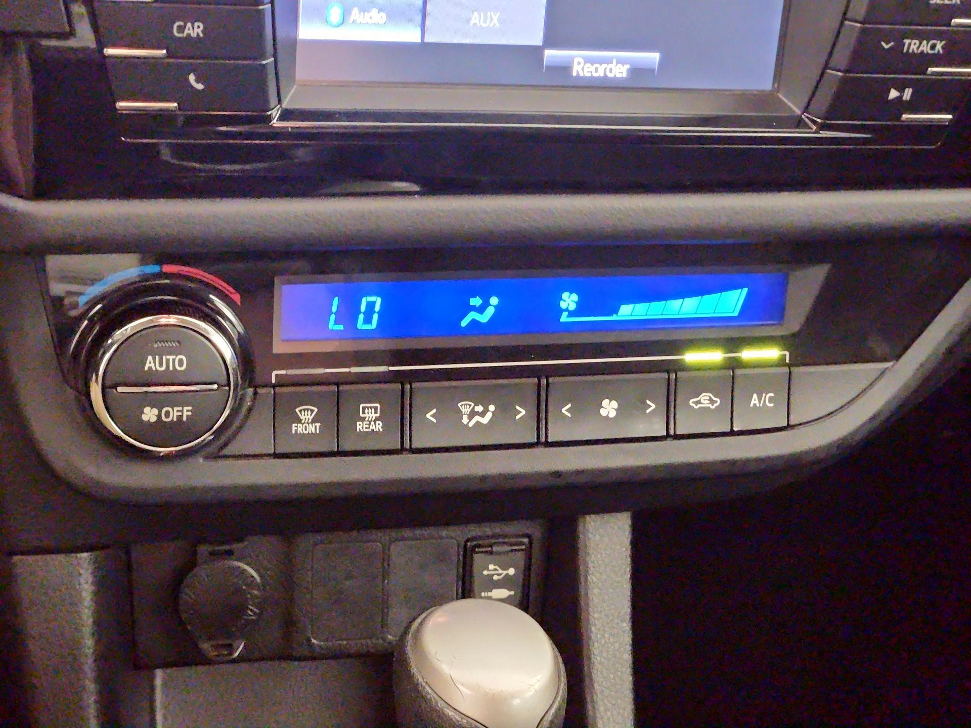 Thumbnail: 2016 Toyota Corolla - 16