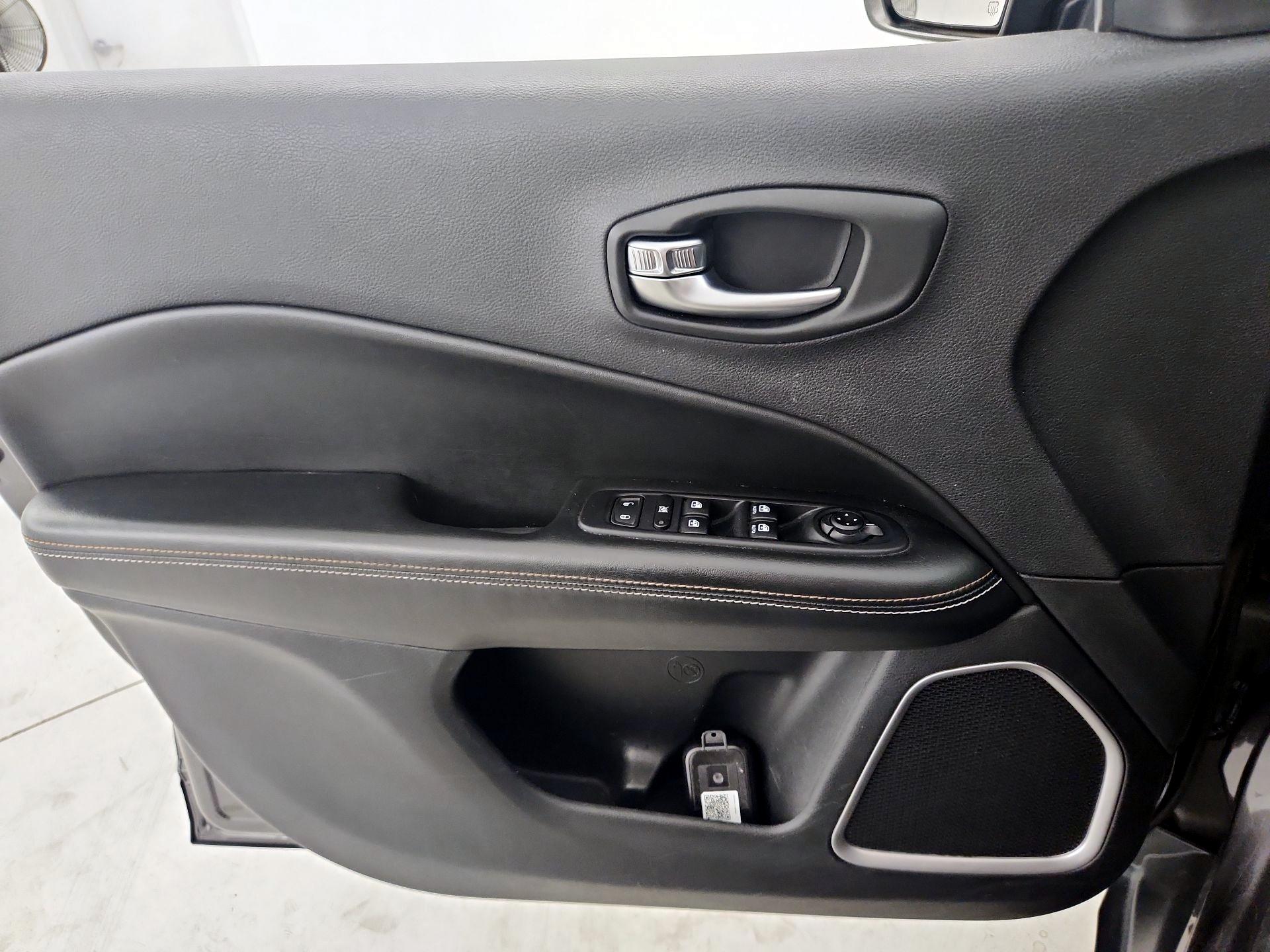 Thumbnail: 2019 Jeep Compass - 12