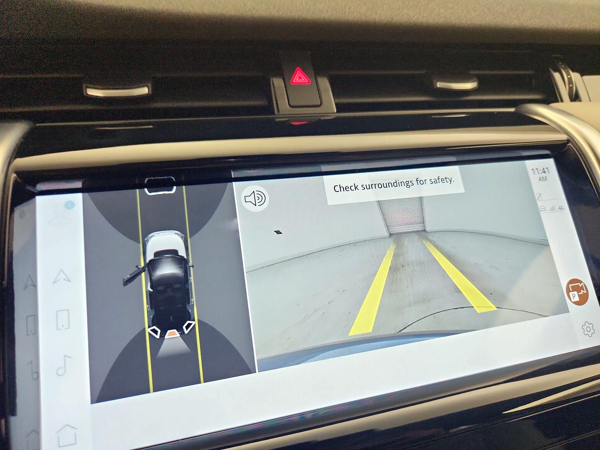 Thumbnail: 2023 Land Rover Discovery Sport - 15