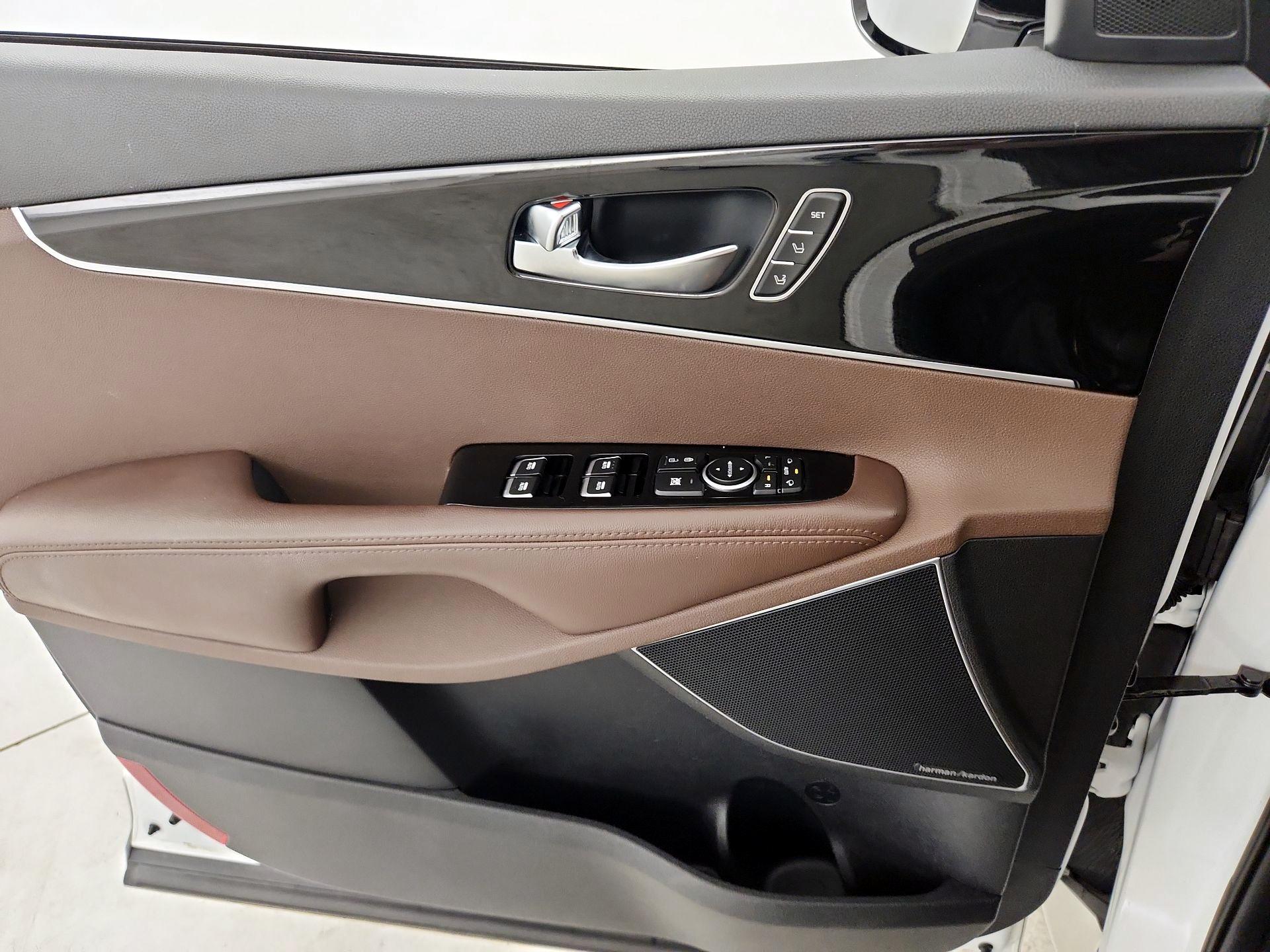 Thumbnail: 2020 Kia Sorento - 12