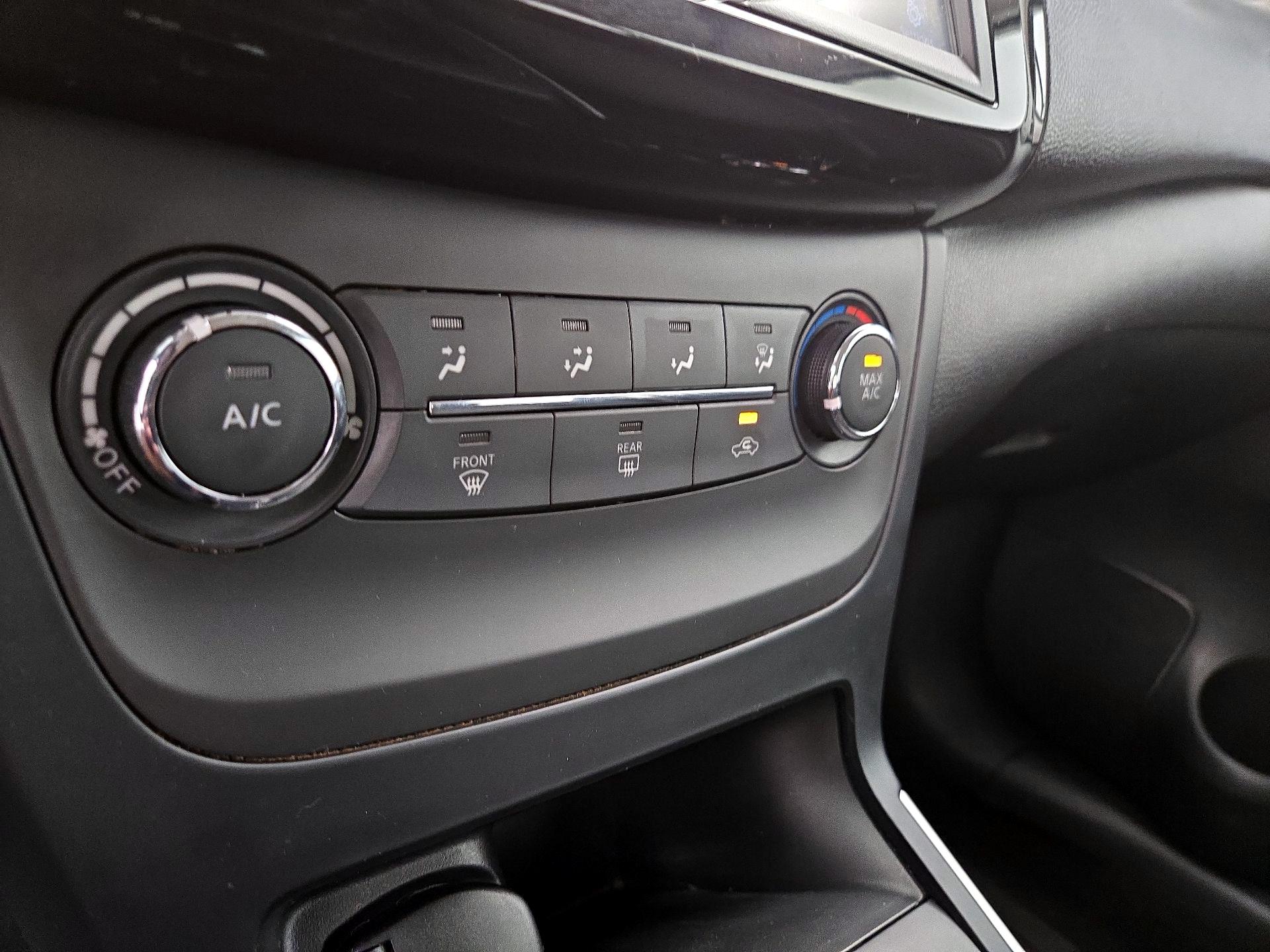 Thumbnail: 2019 Nissan Sentra - 16