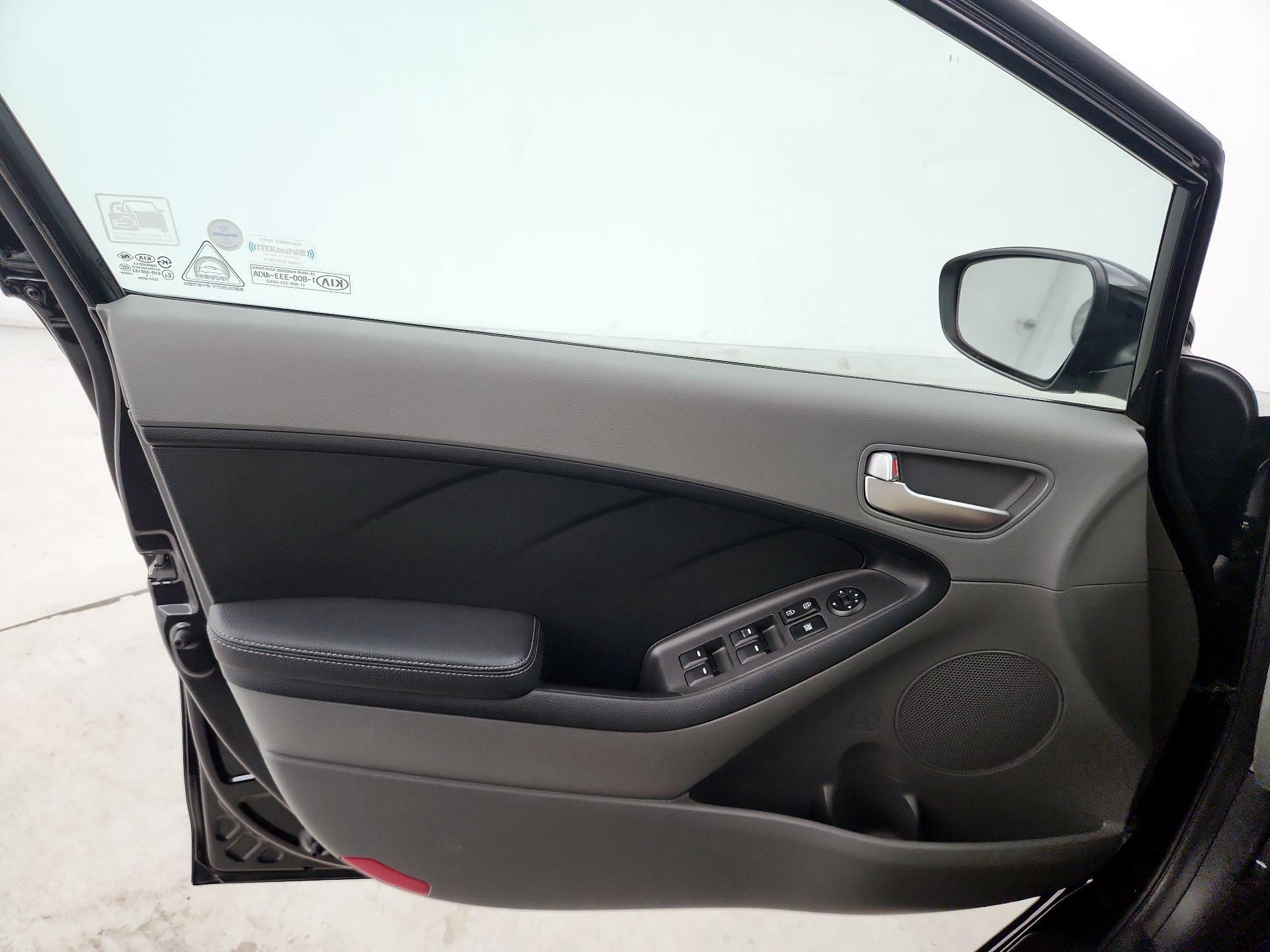 Thumbnail: 2017 Kia Forte - 12