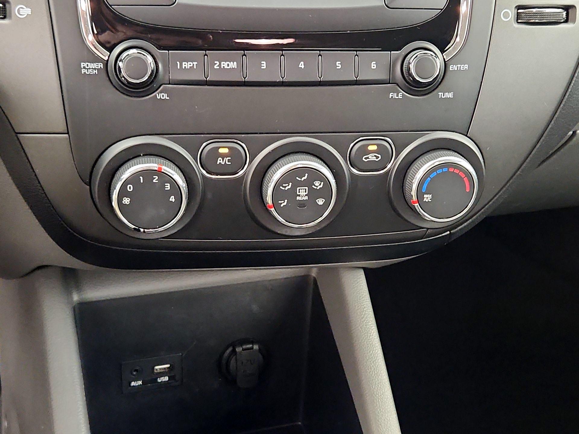 Thumbnail: 2017 Kia Forte - 15