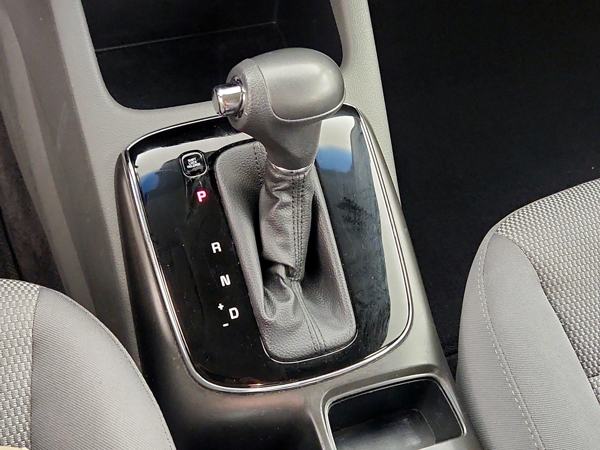 Thumbnail: 2017 Kia Forte - 16