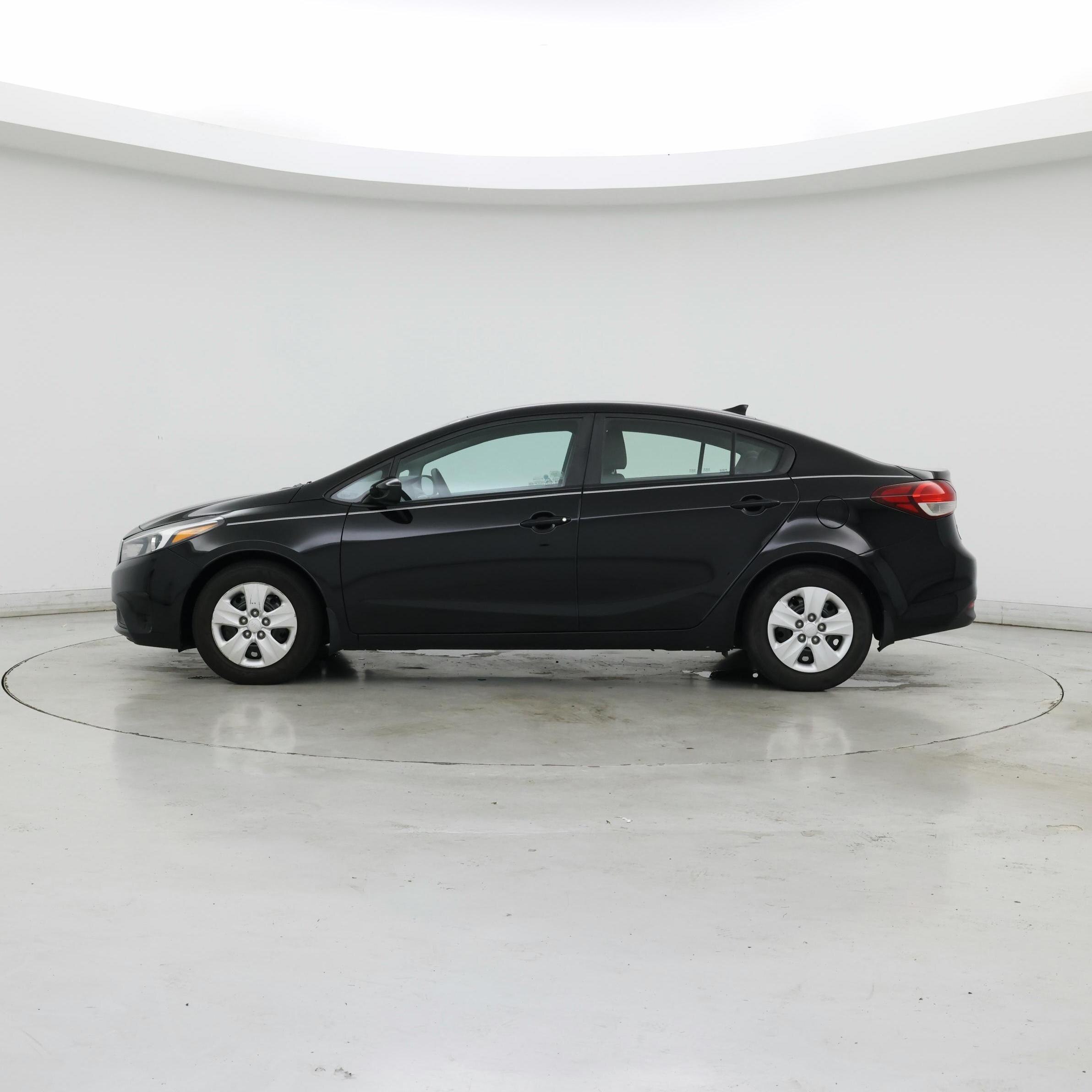 Thumbnail: 2017 Kia Forte - 3