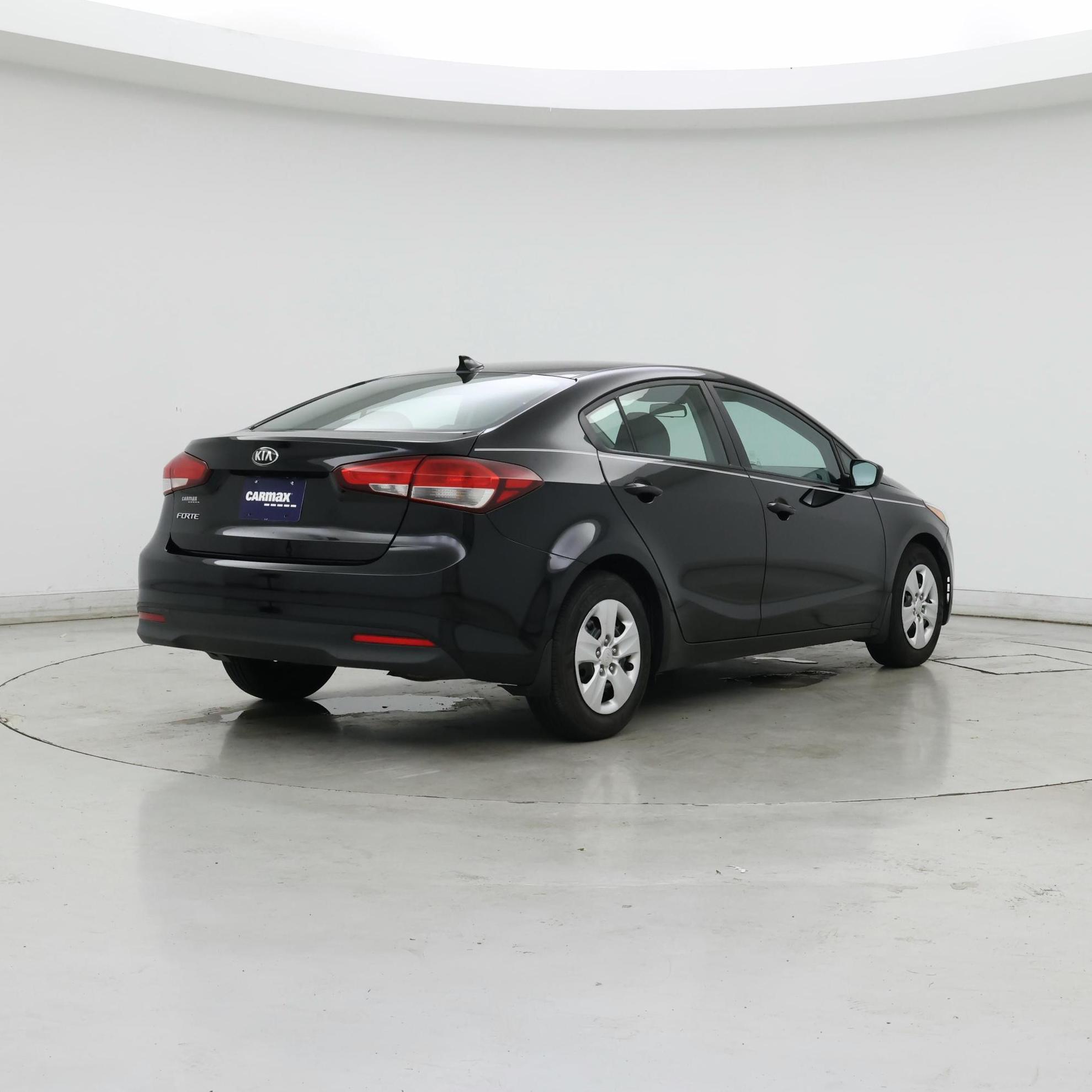 Thumbnail: 2017 Kia Forte - 8