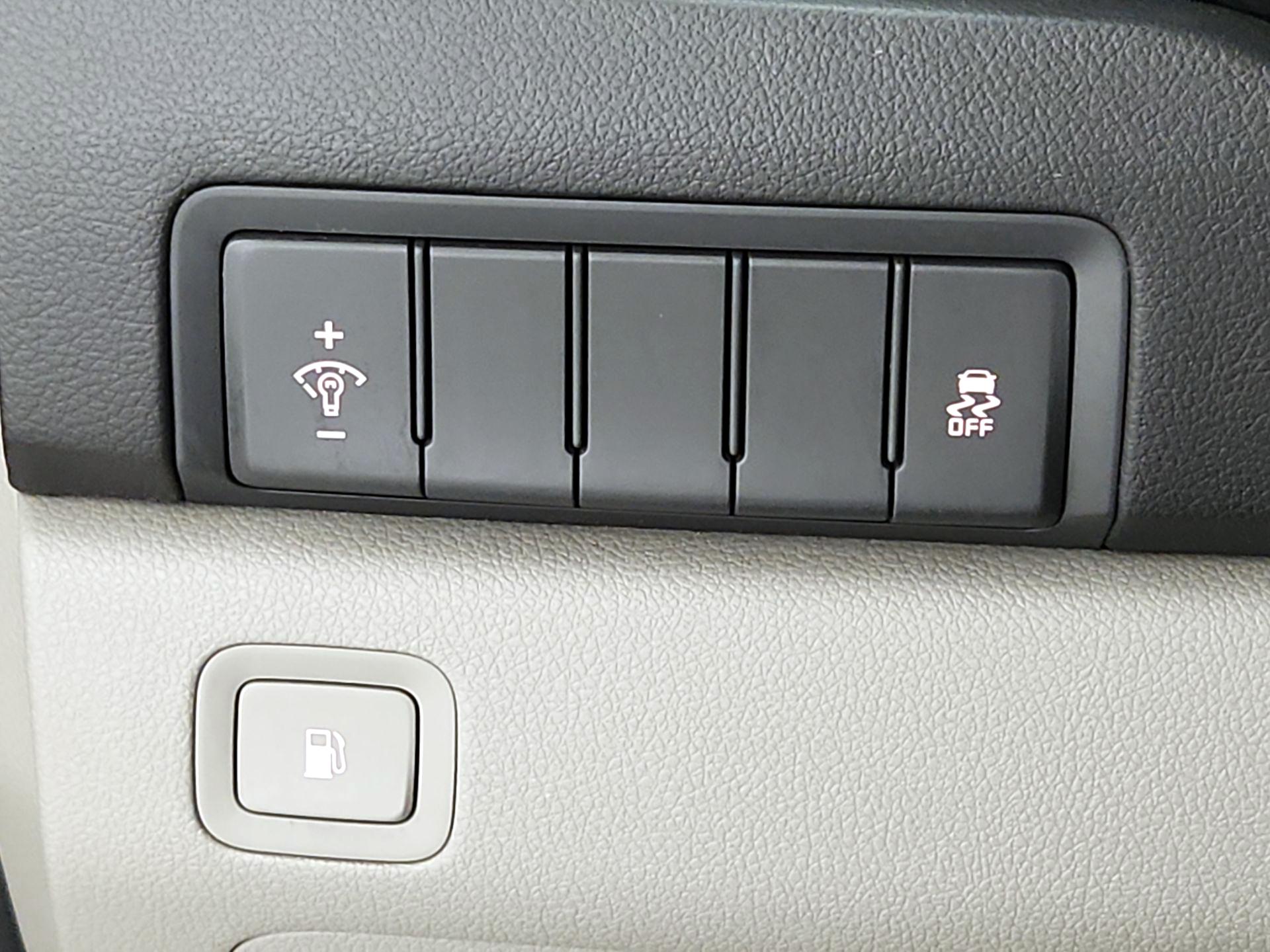 Thumbnail: 2016 Kia Sedona - 13