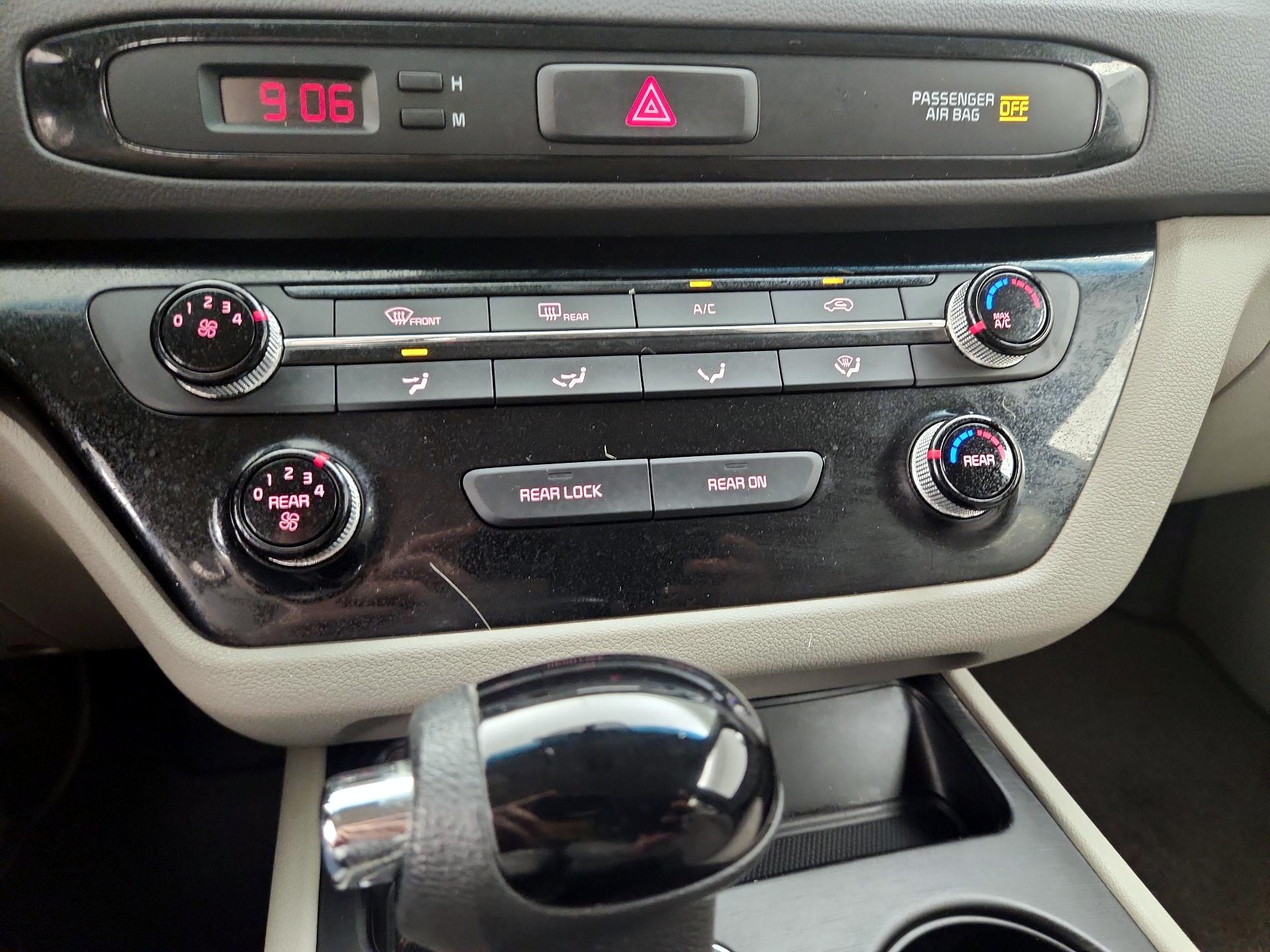 Thumbnail: 2016 Kia Sedona - 16