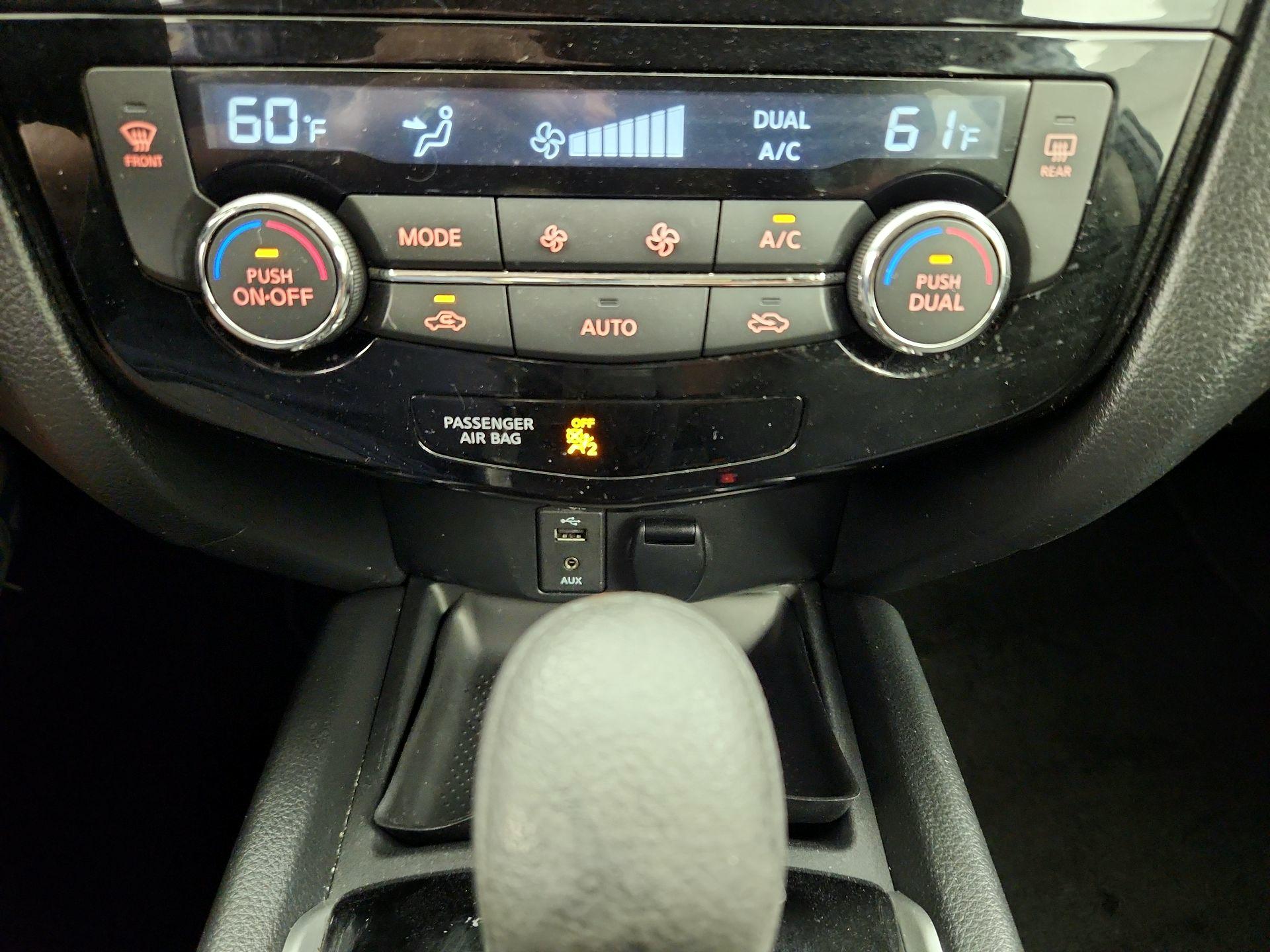 Thumbnail: 2016 Nissan Rogue - 17