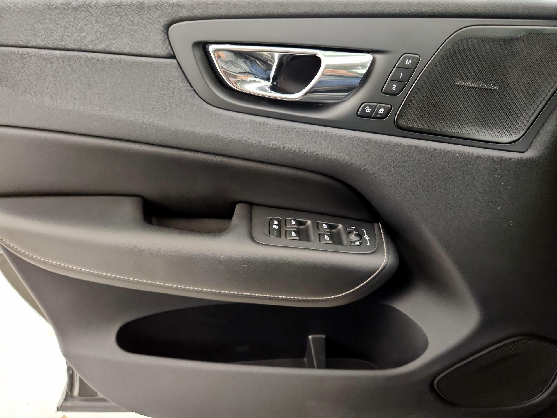 Thumbnail: 2019 Volvo XC60 - 12