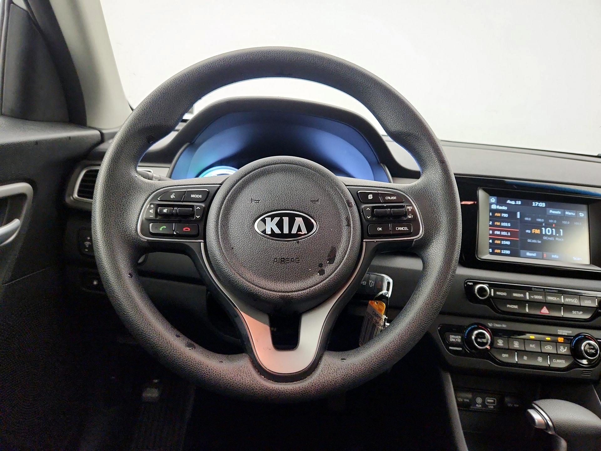 Thumbnail: 2017 Kia Niro - 10