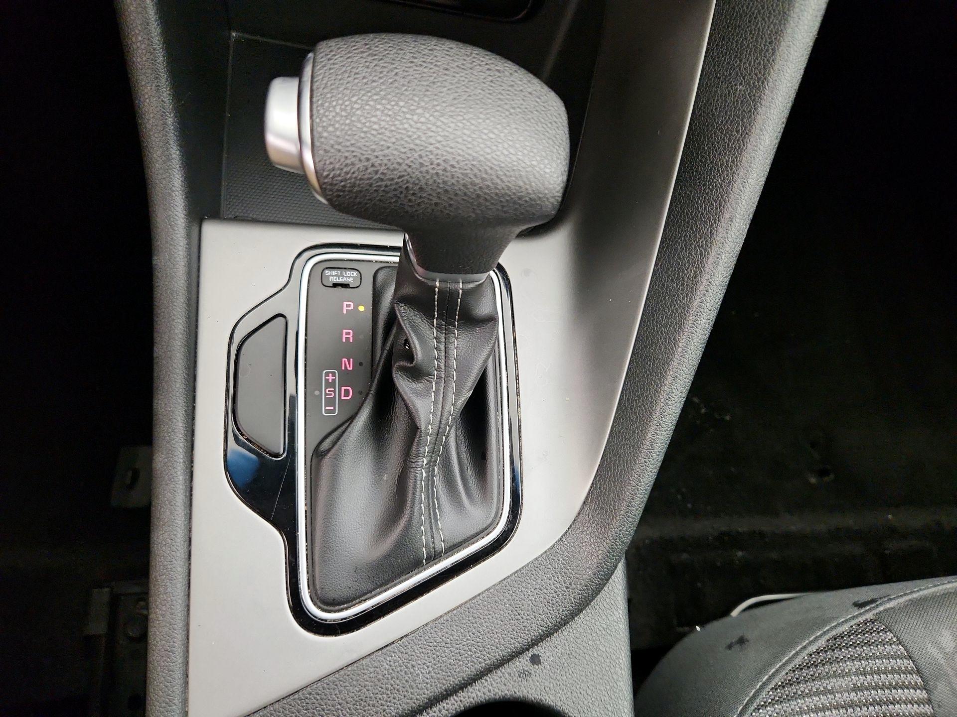 Thumbnail: 2017 Kia Niro - 17