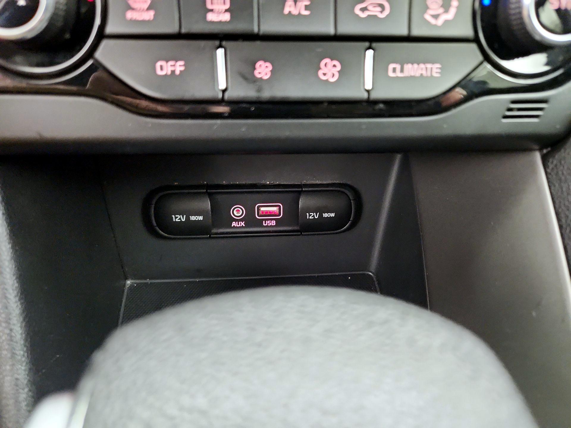 Thumbnail: 2017 Kia Niro - 18