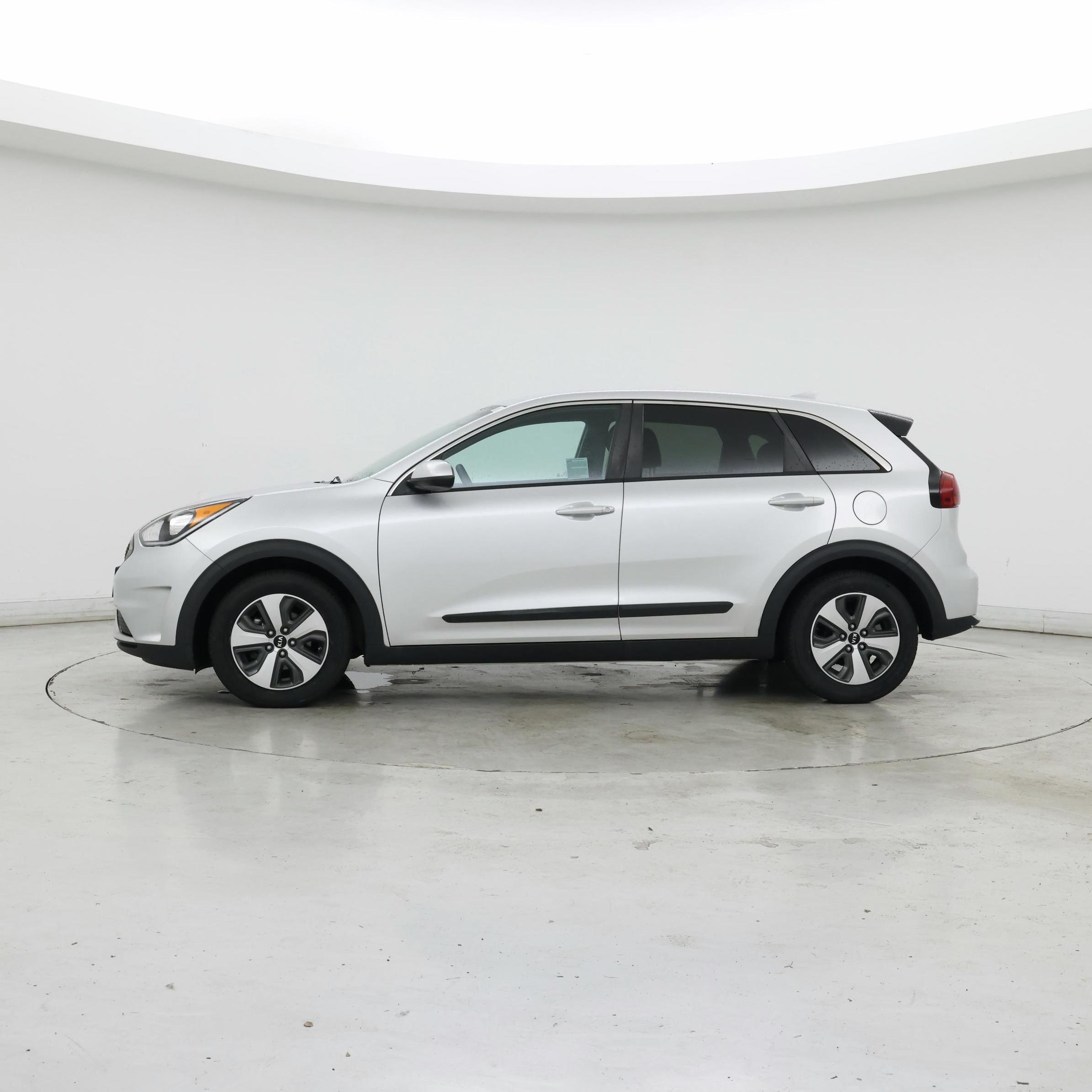 Thumbnail: 2017 Kia Niro - 3