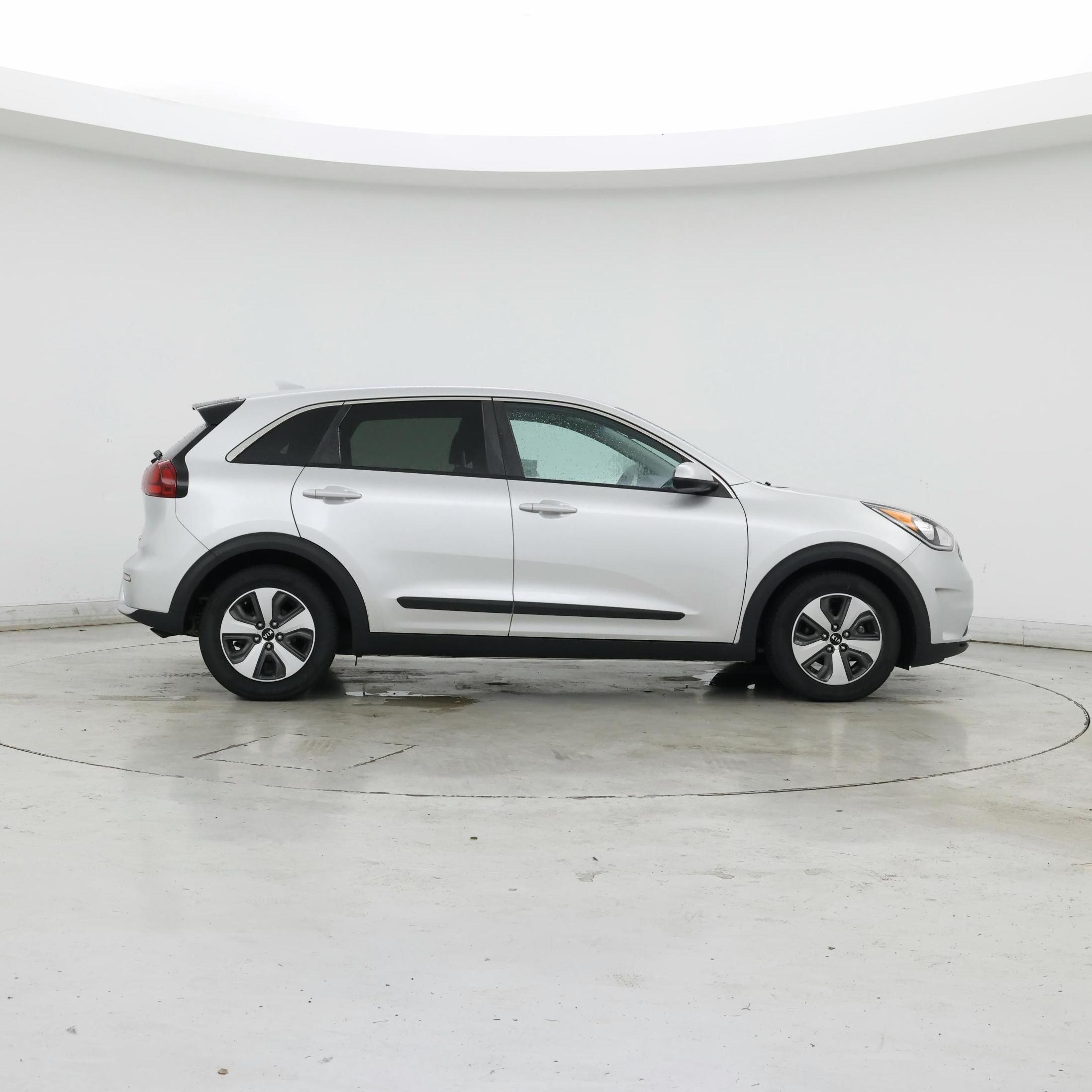 Thumbnail: 2017 Kia Niro - 7