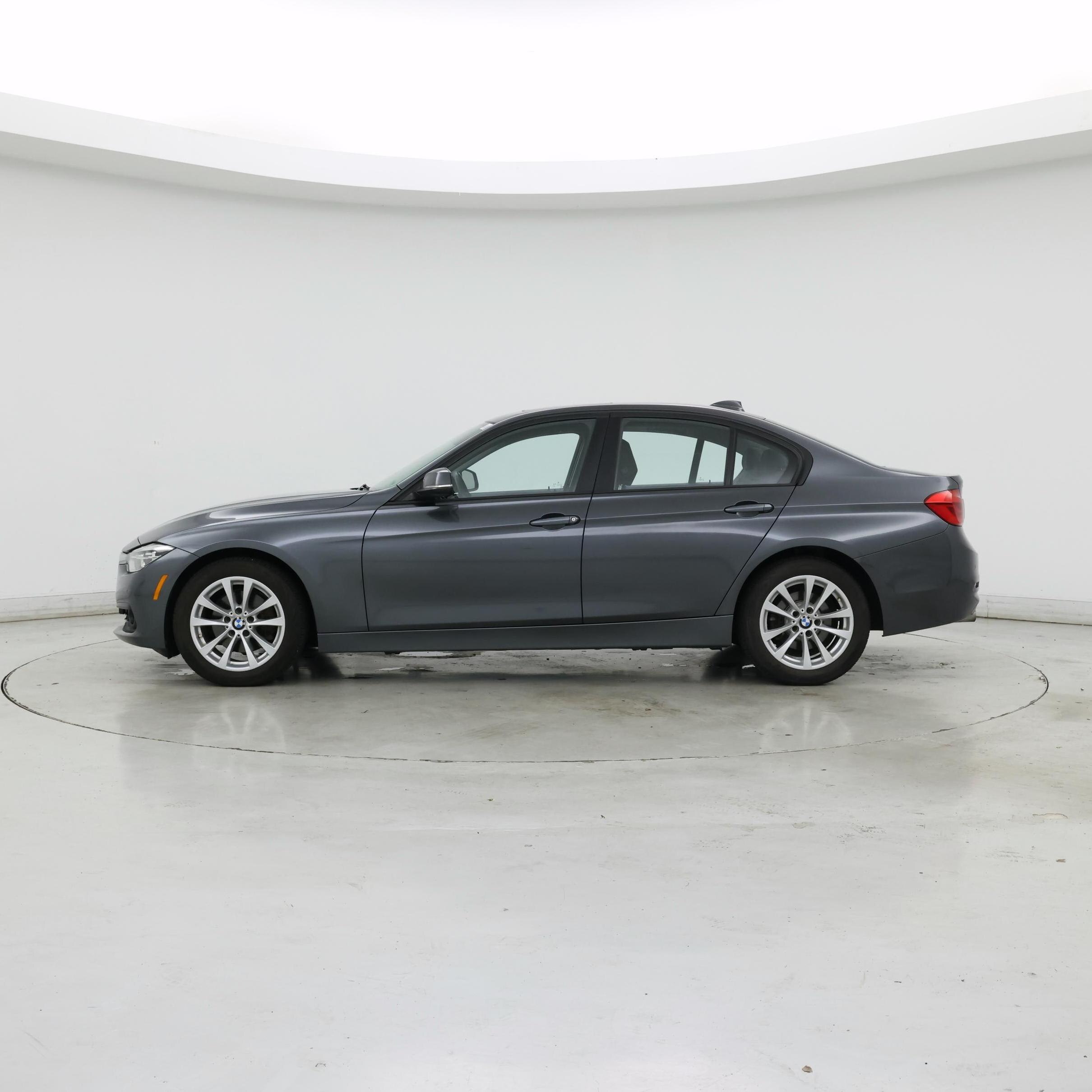 Thumbnail: 2018 BMW 3 Series - 3