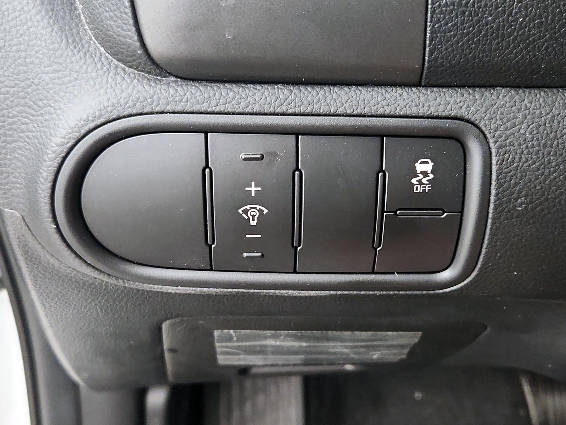 Thumbnail: 2018 Kia Forte - 13
