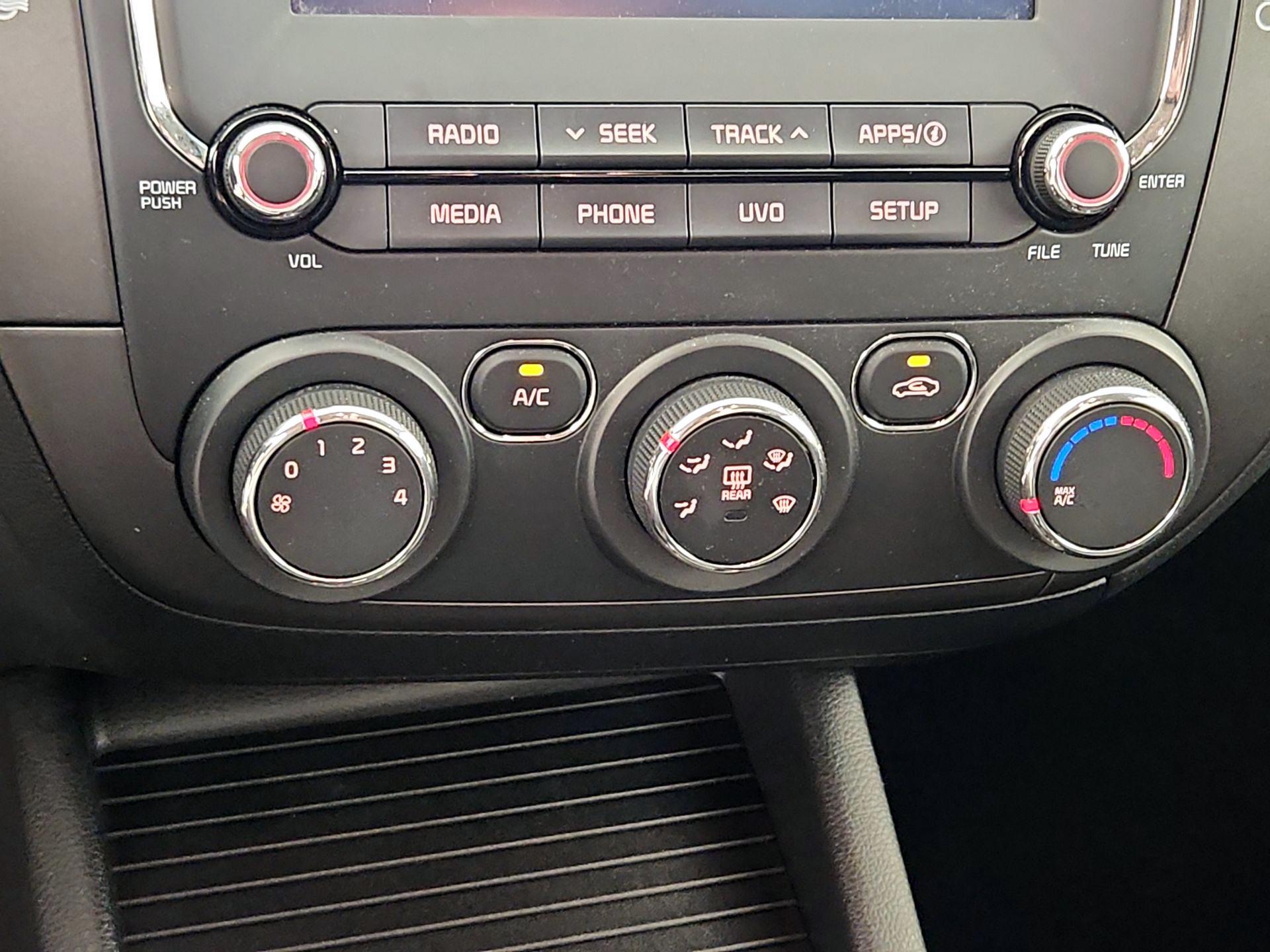 Thumbnail: 2018 Kia Forte - 16